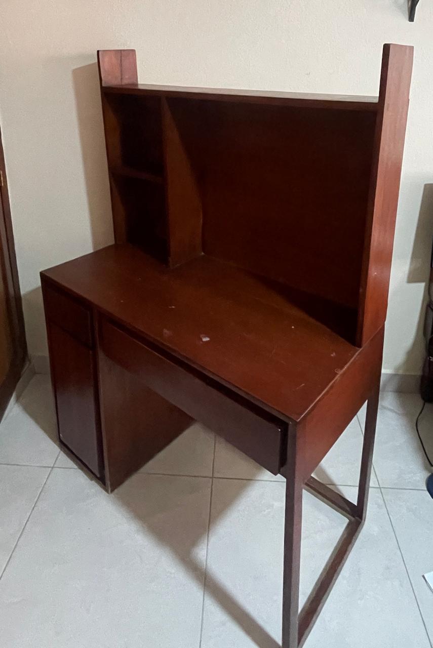 muebles y colchones - Escritorio de Caoba 1