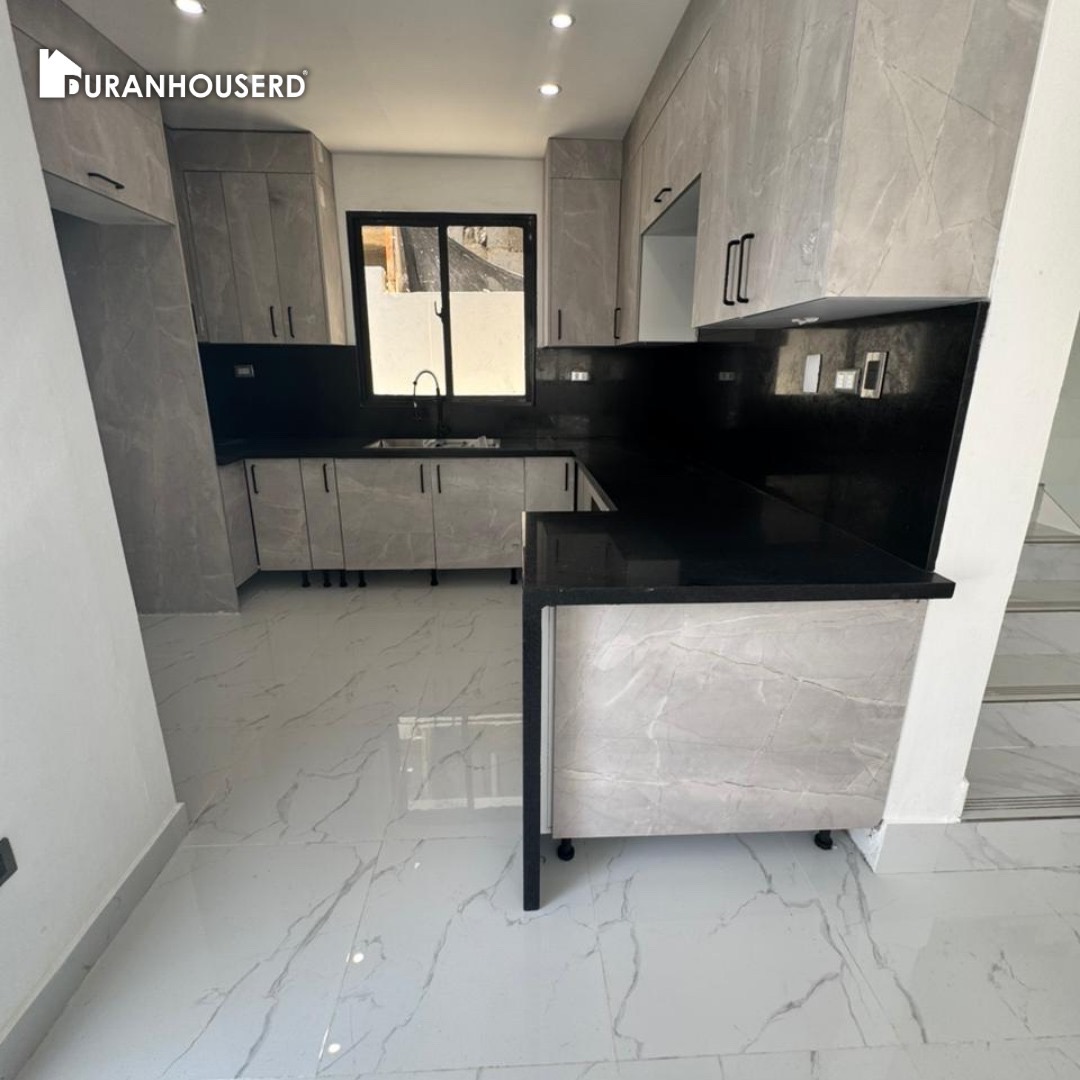 casas - venta de casa con piscina en la autopista de san isidro Santo Domingo este  1