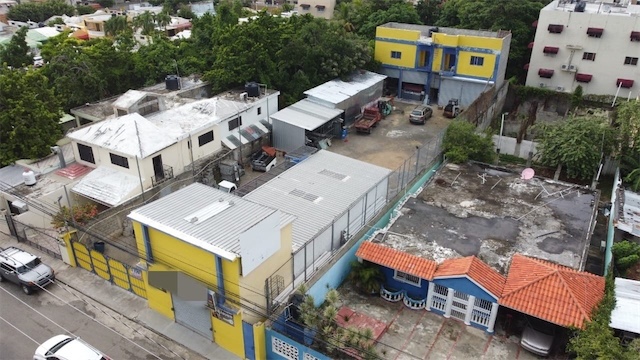 oficinas y locales comerciales - Se vende local comercial en Alma Rosa 2da con 832mts Santo Domingo este 3