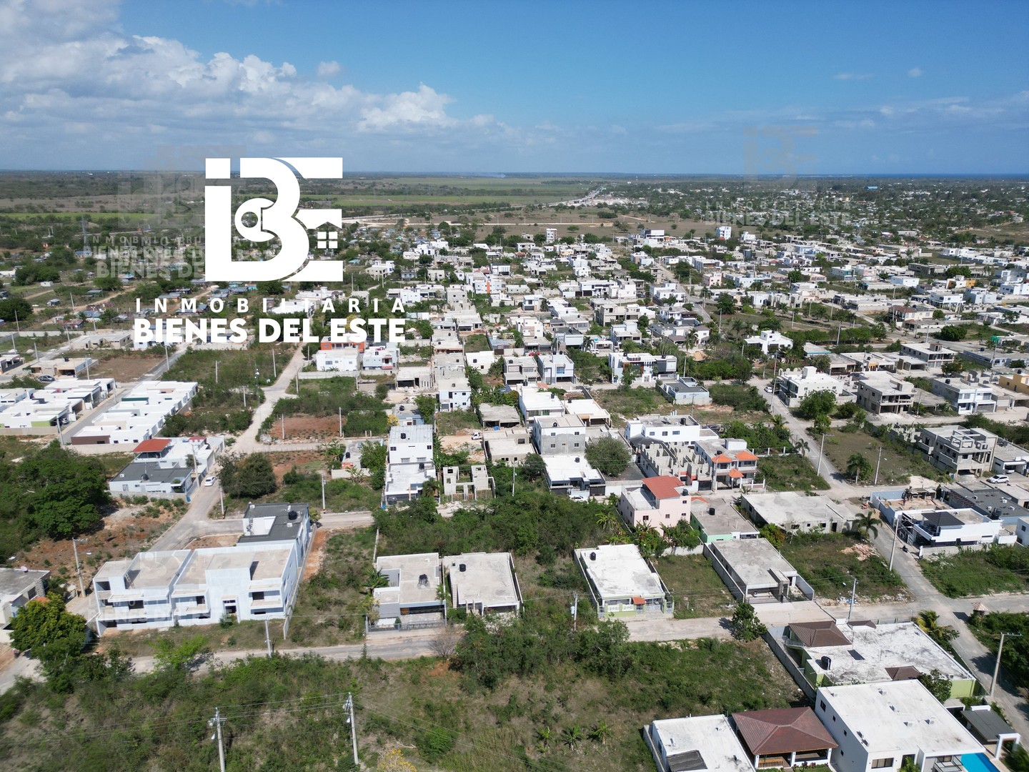 solares y terrenos -  Solar Muy Bien Ubicado en Residencial Naime Etapa Tres, con 225 Metros
 2