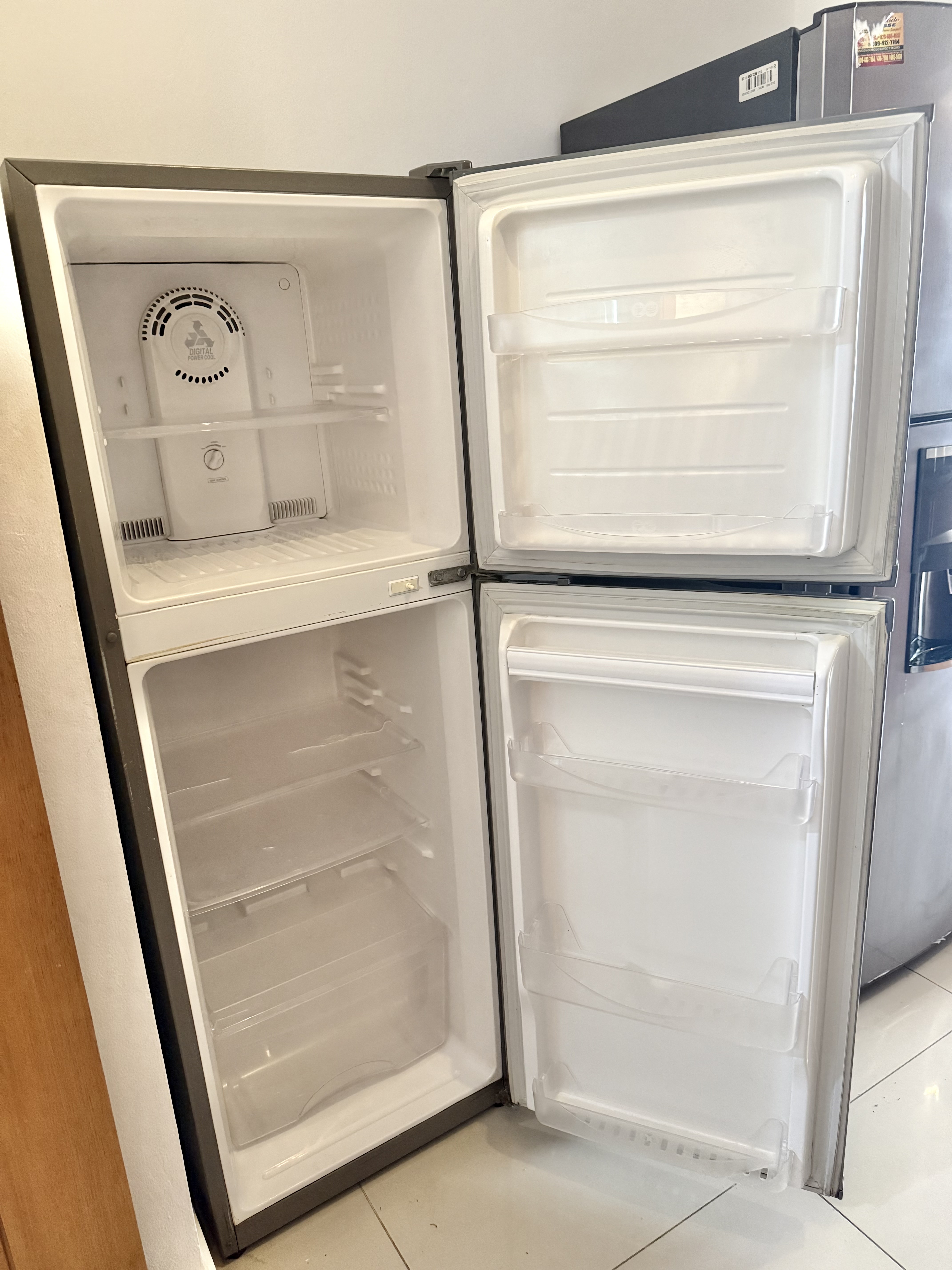 cocina - Nevera marca Daewoo de 2 puertas