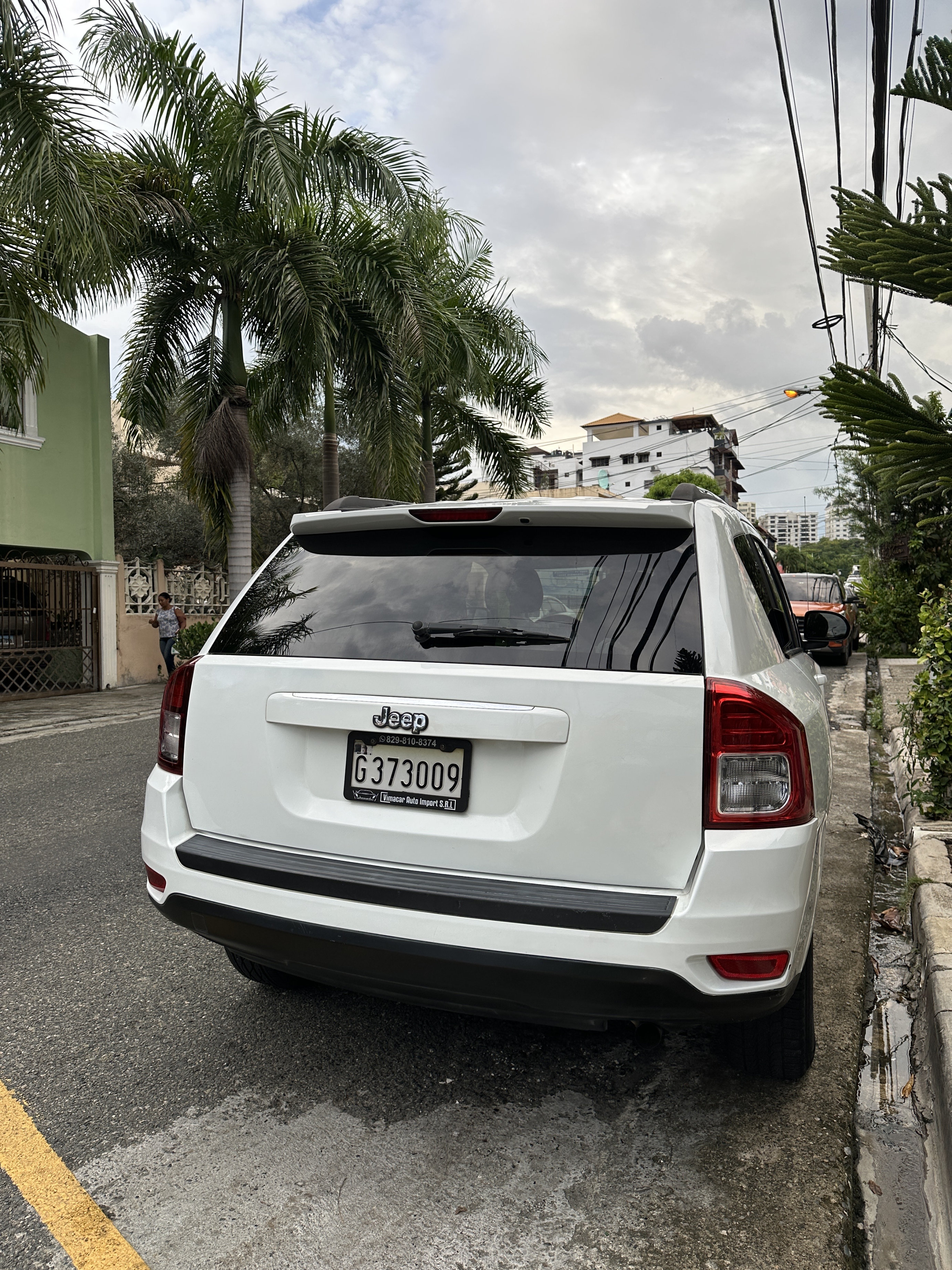 jeepetas y camionetas - Jeep Compass en excelente estado – Automática, con papeles al día.  3