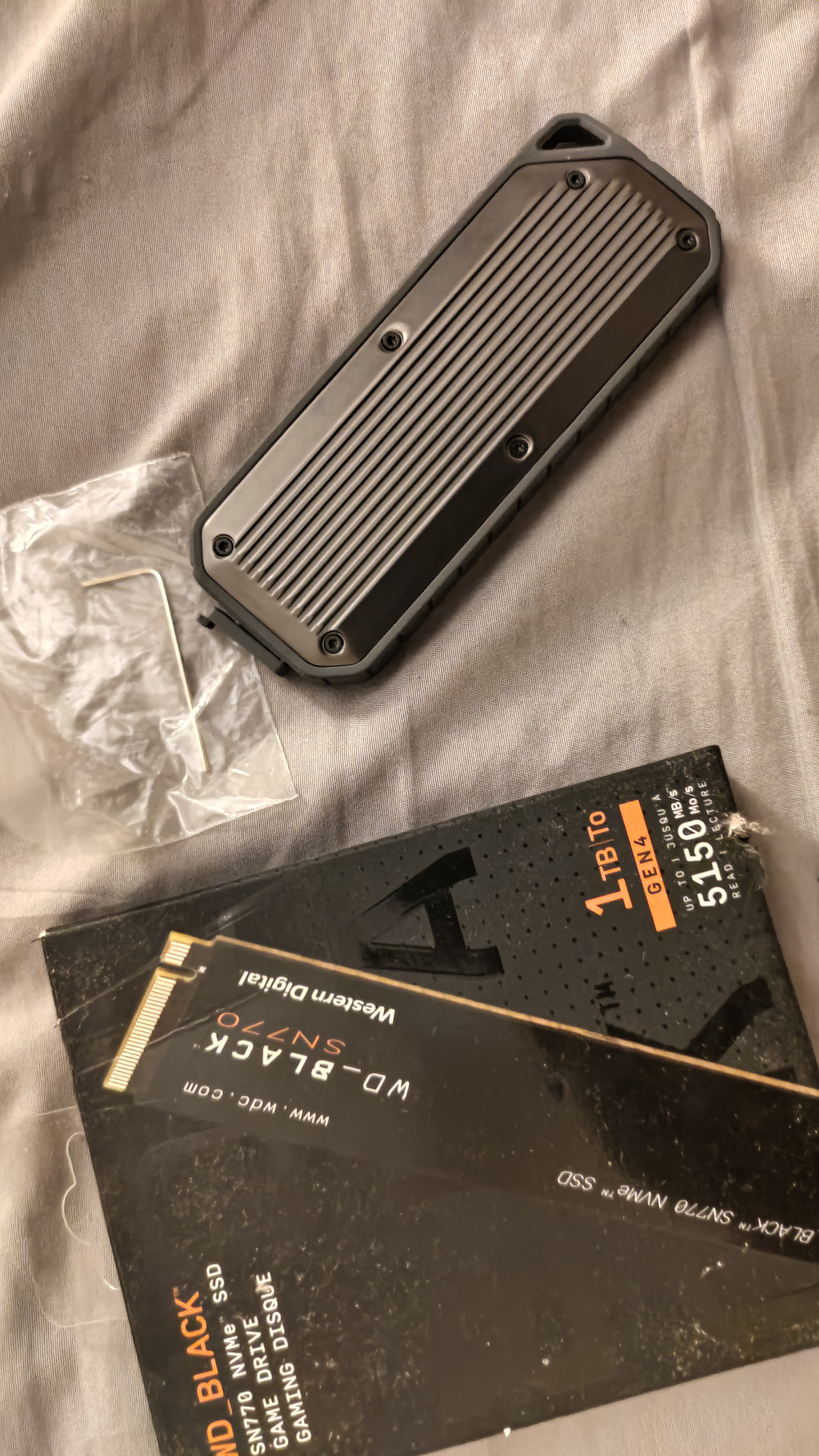 computadoras y laptops - SSD WD Black 1tb y caja para unidad SSD externa poco uso 0