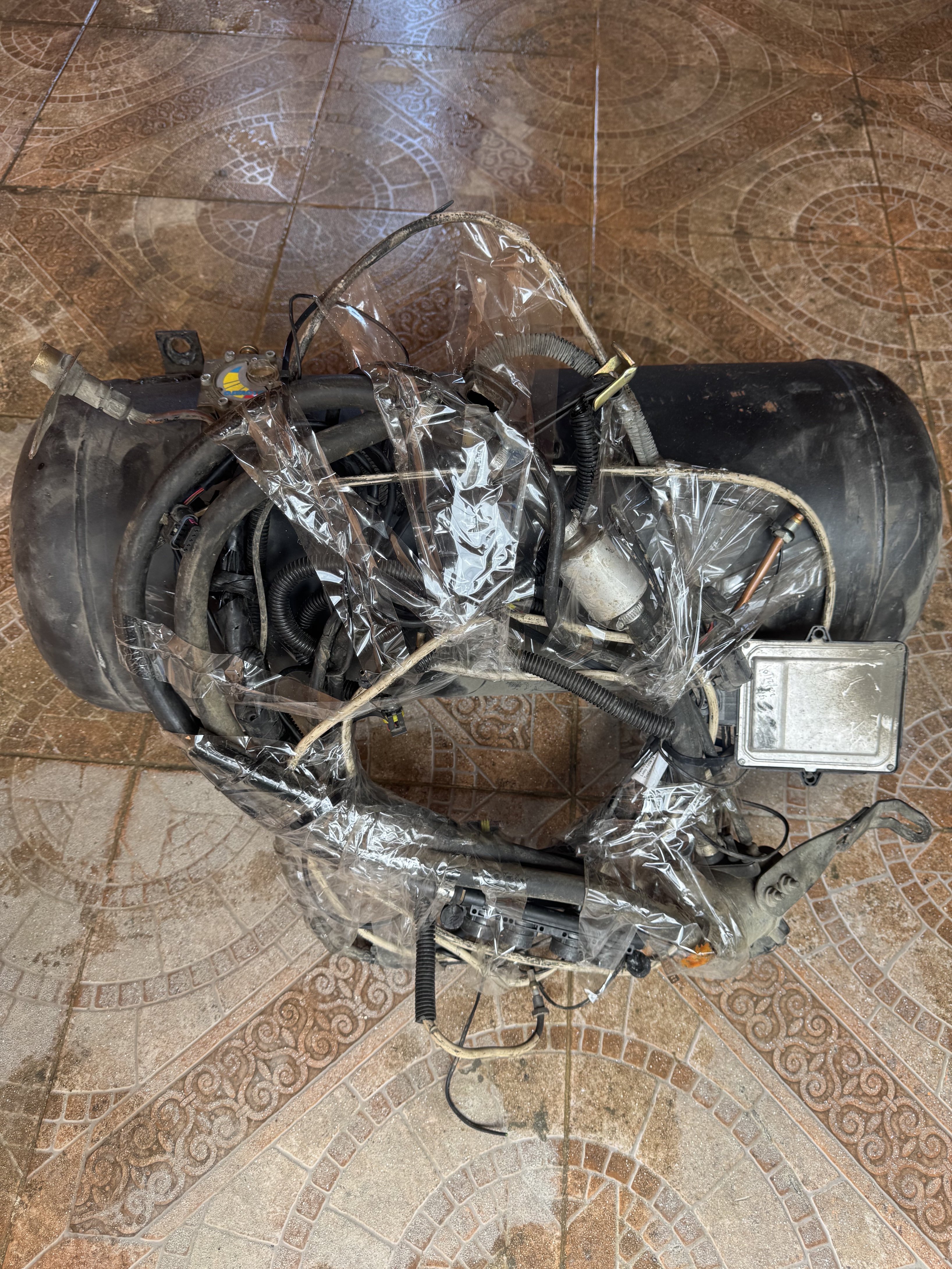 accesorios para vehiculos - Equipo de Gas por inyectores de 4, tanque de 13 galones, completo 2