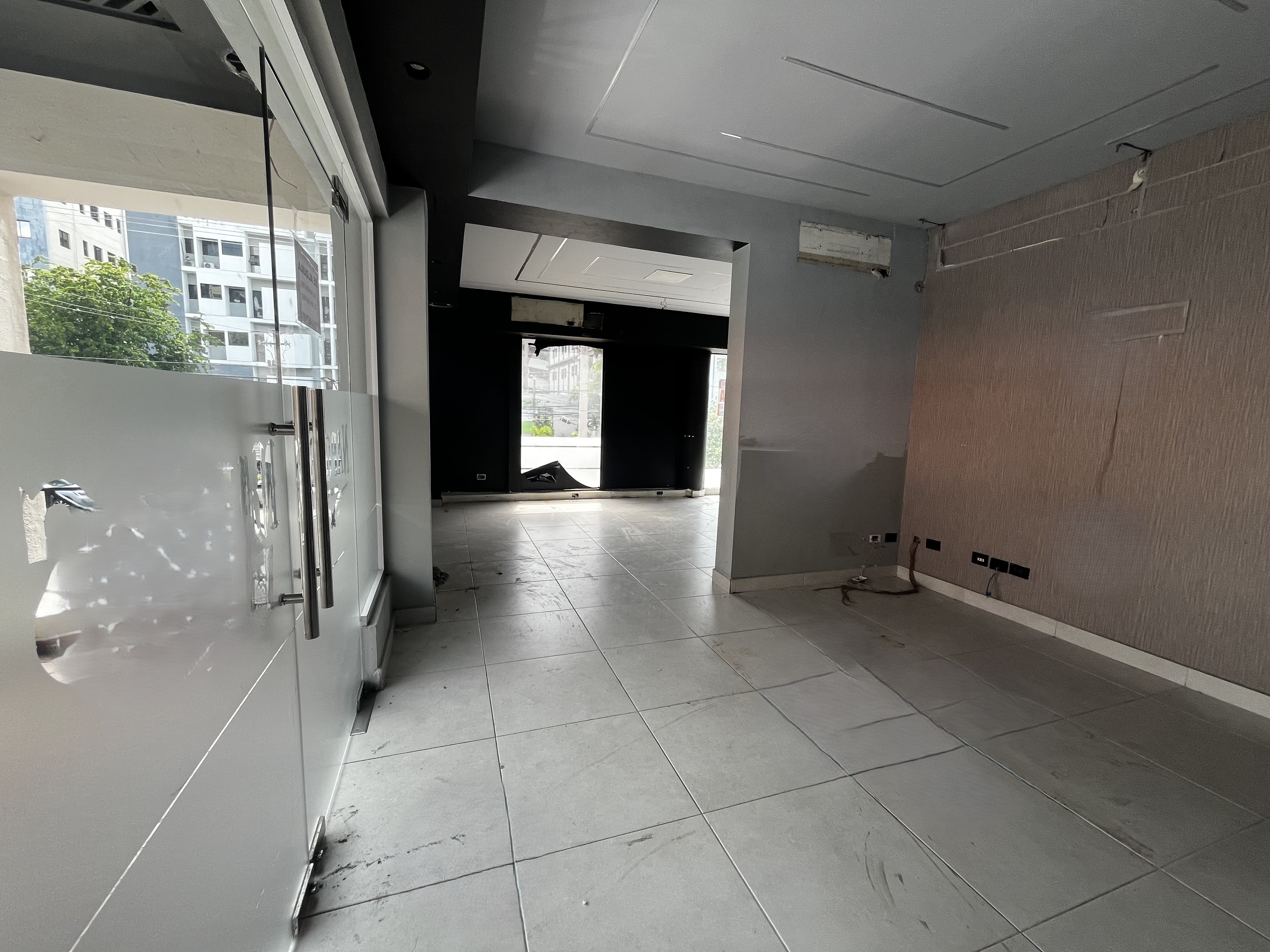 oficinas y locales comerciales - Local Comercial Alquiler Piantini  de 64 m2 8