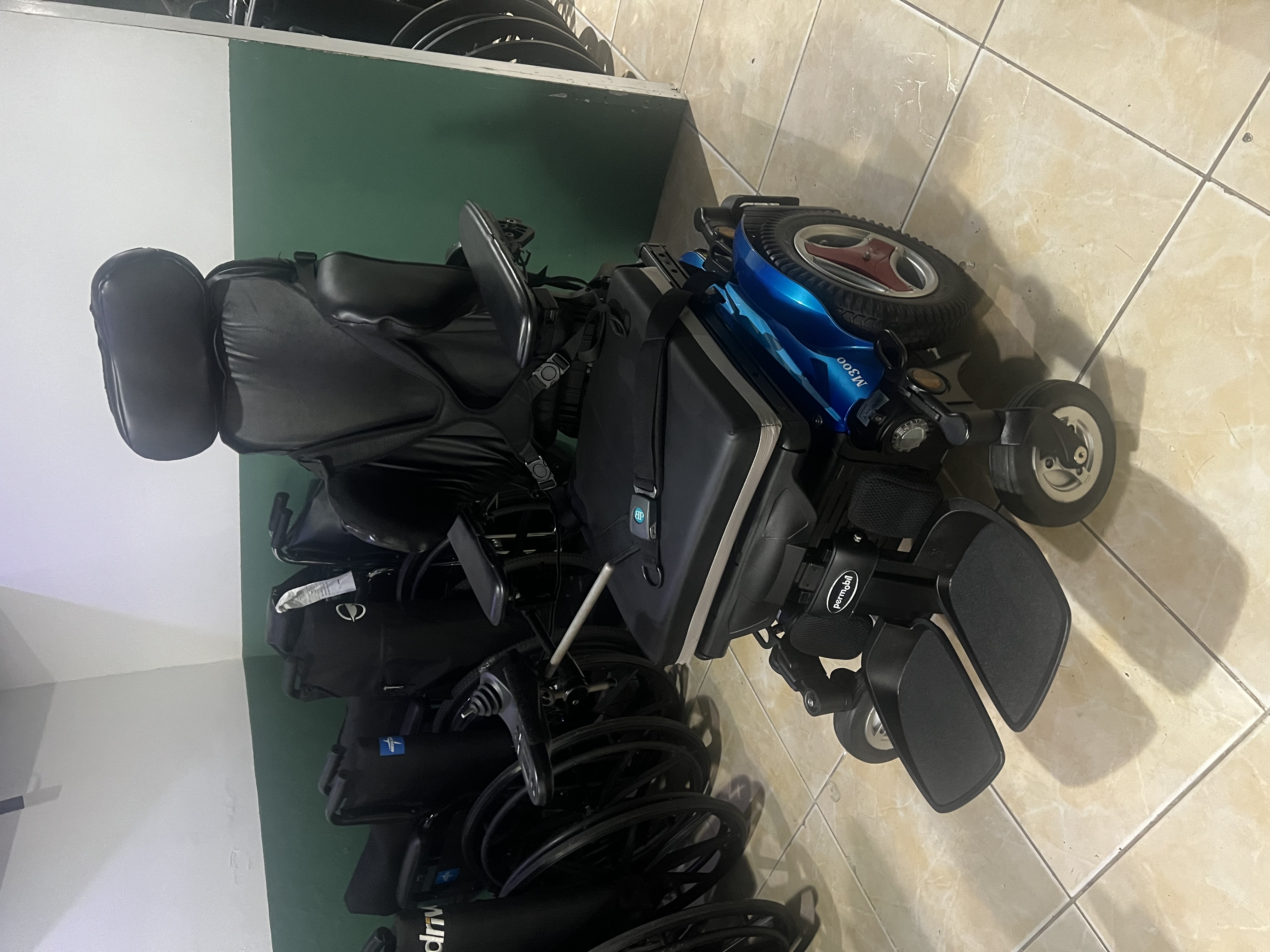 salud y belleza - Silla de rueda electrica reclinable pediatrica 1