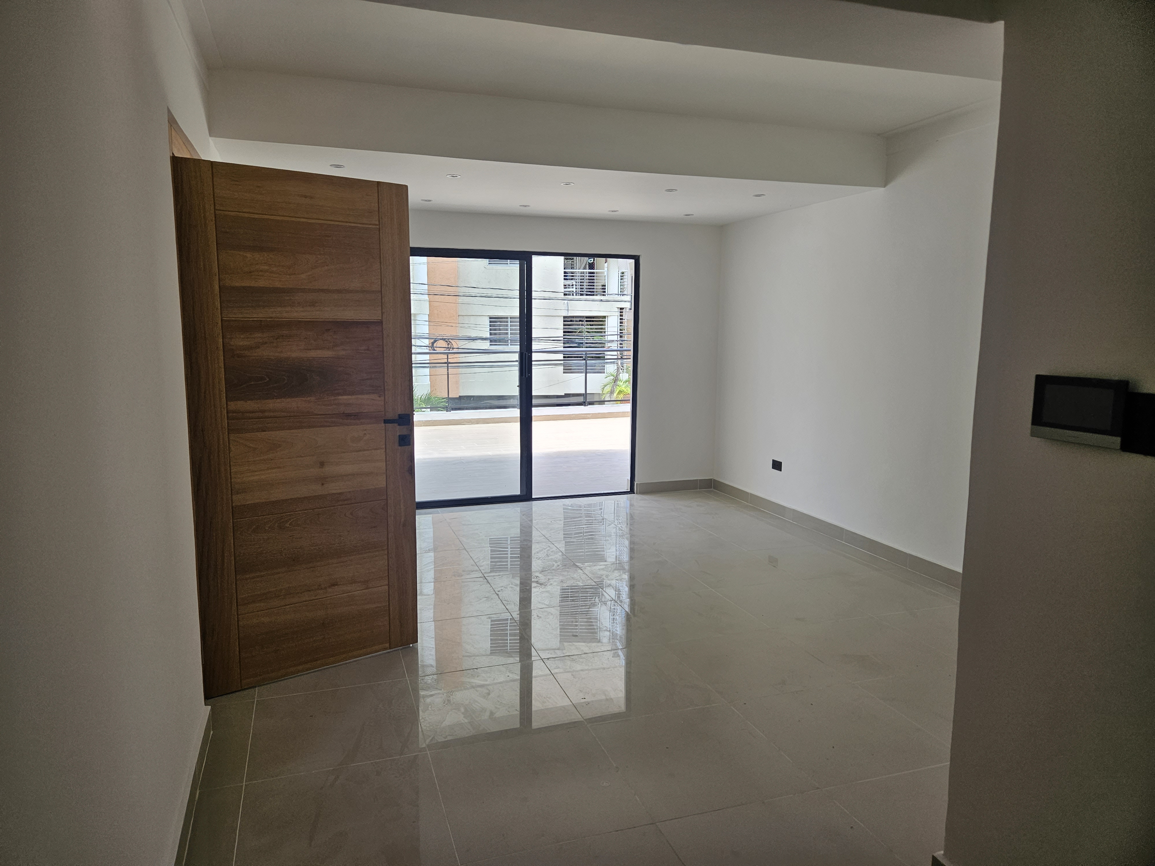 apartamentos - Vendo Segundo piso, con terraza en Los Restauradores  1