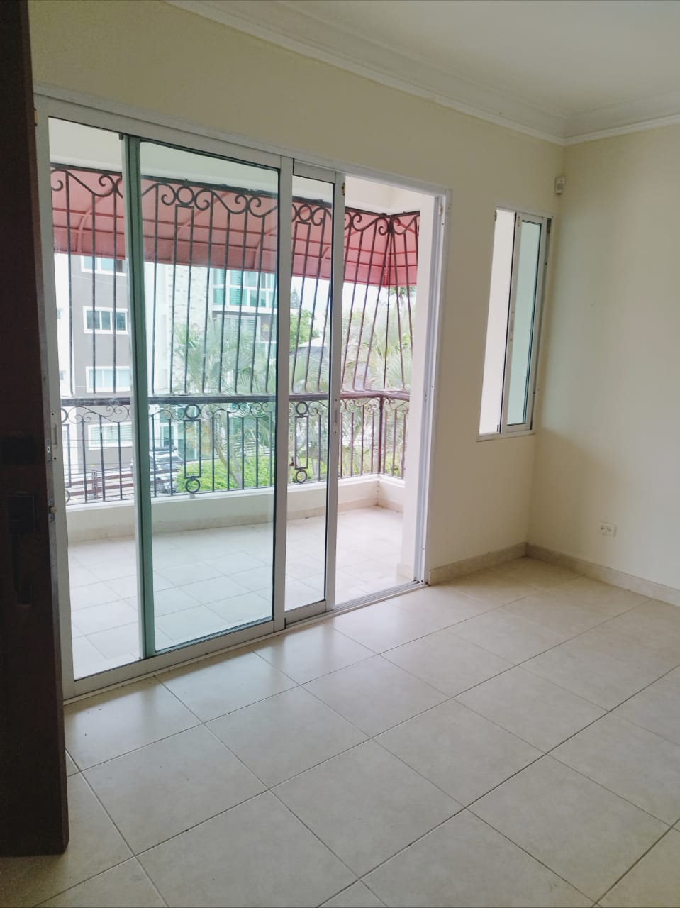 apartamentos - Se Alquila Penthouse en La Española de 250 mts (tercer nivel). Precio $37,000 0