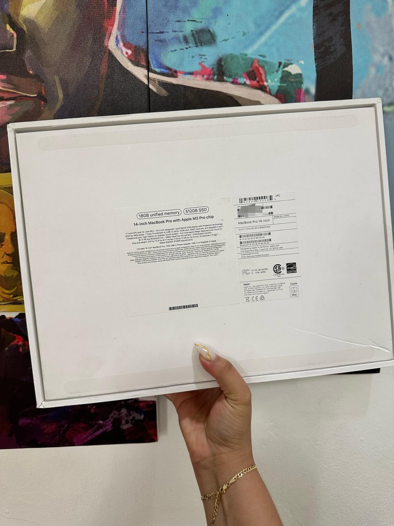 computadoras y laptops - MACBOOK PRO CHIP M3 PRO - 512GB SSD - 18GB SSD - 14 INCH - SILVER 2