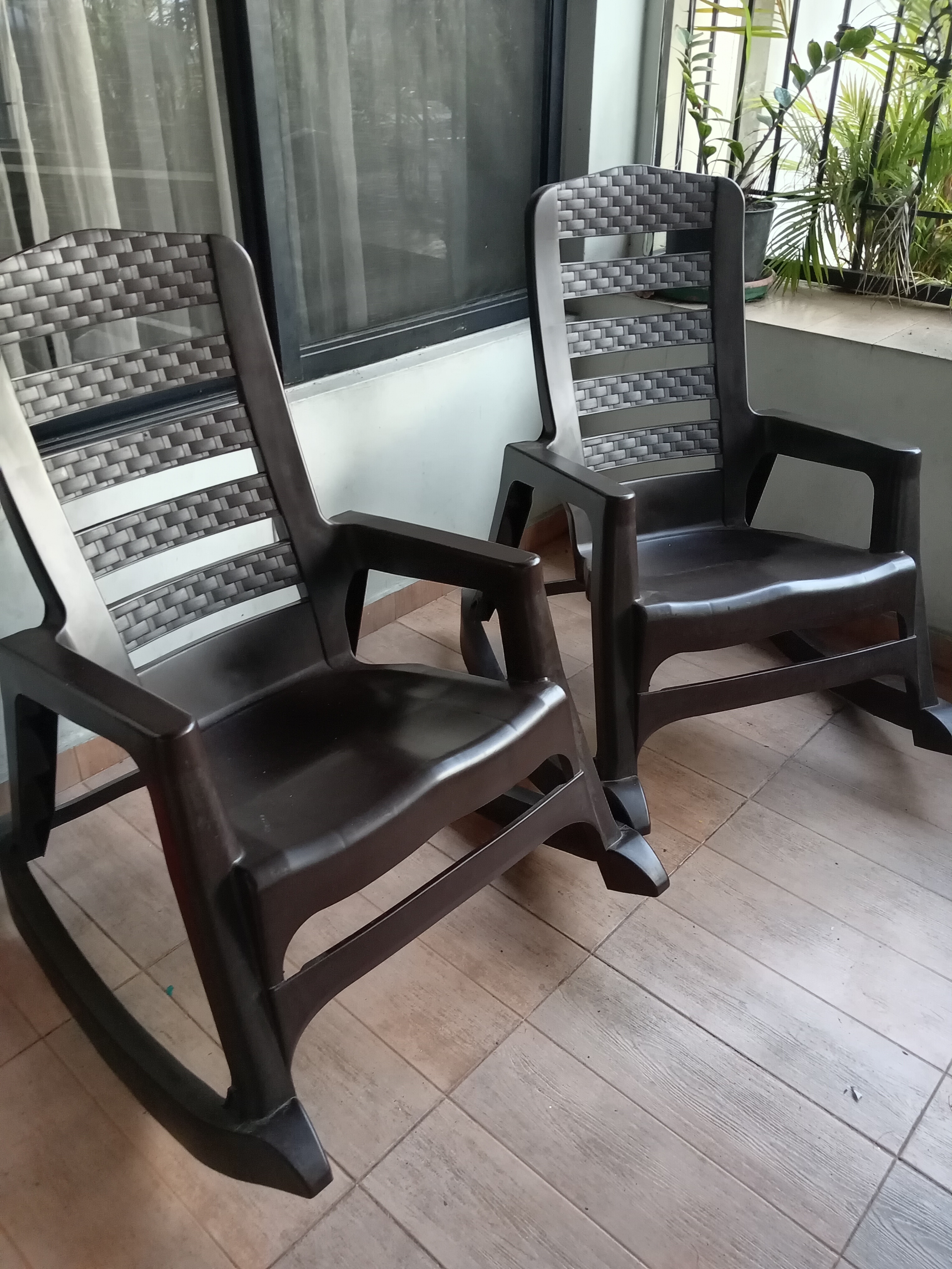 muebles y colchones - Mecedora de plastico 0