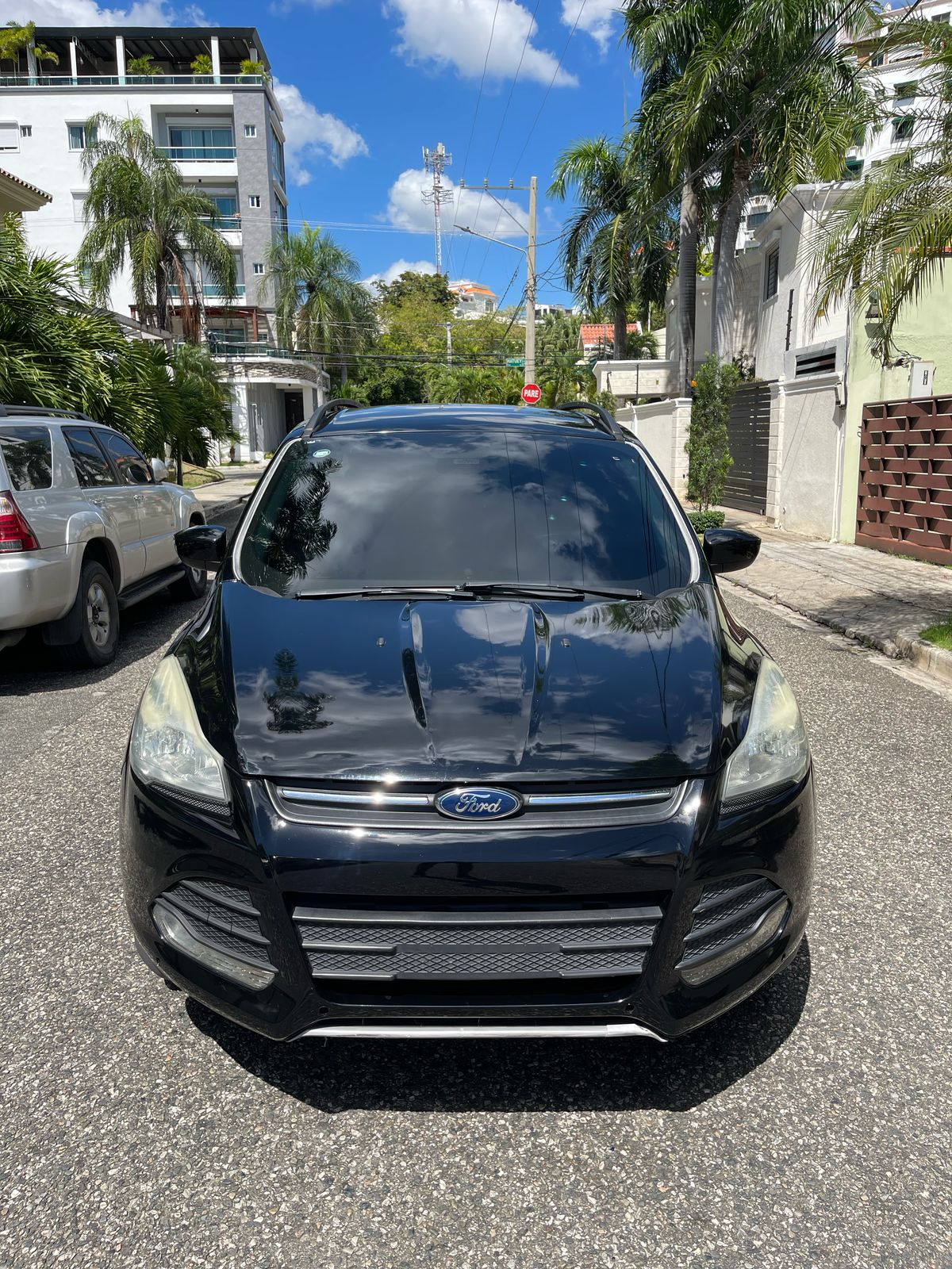 jeepetas y camionetas - Ford Escape 2016 con todos los extras. RD$ 495,000