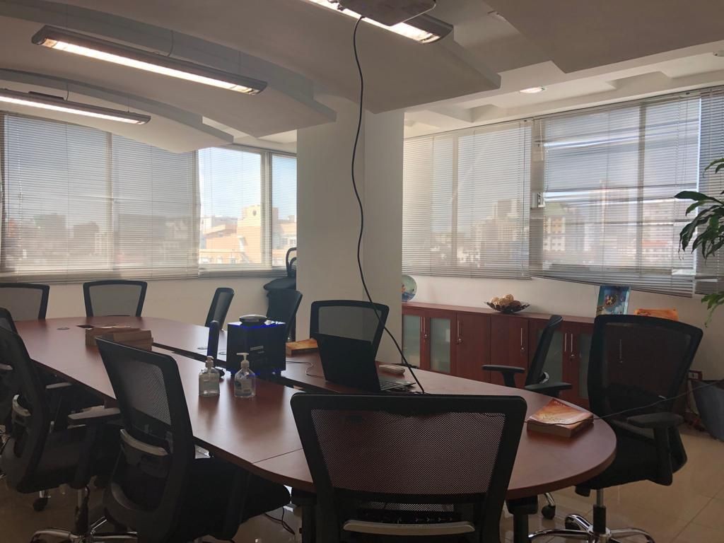oficinas y locales comerciales - Naco oficina 172m2 5to piso 5 parqueos 