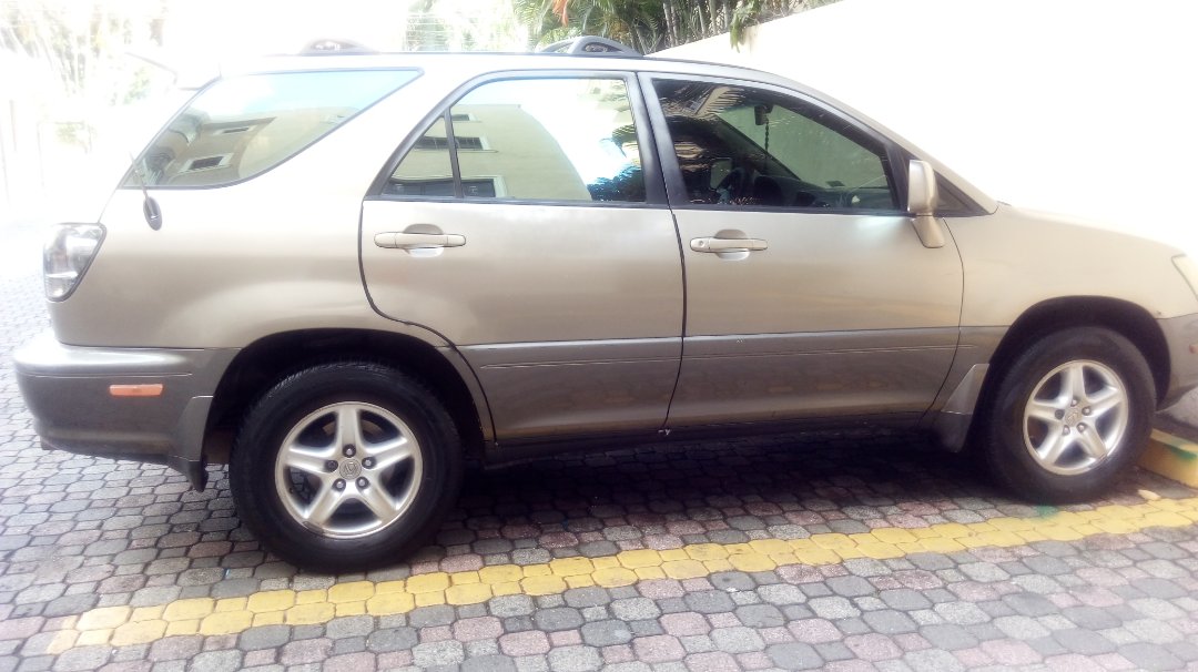 jeepetas y camionetas - NEGOCIABLE VEHÍCULO LEXUS 2000 0
