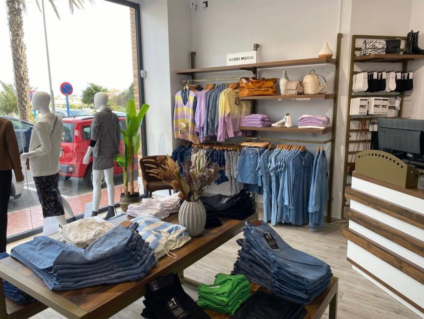 negocios en venta - Vendemos Tienda de Ropa en Santo Domingo norte