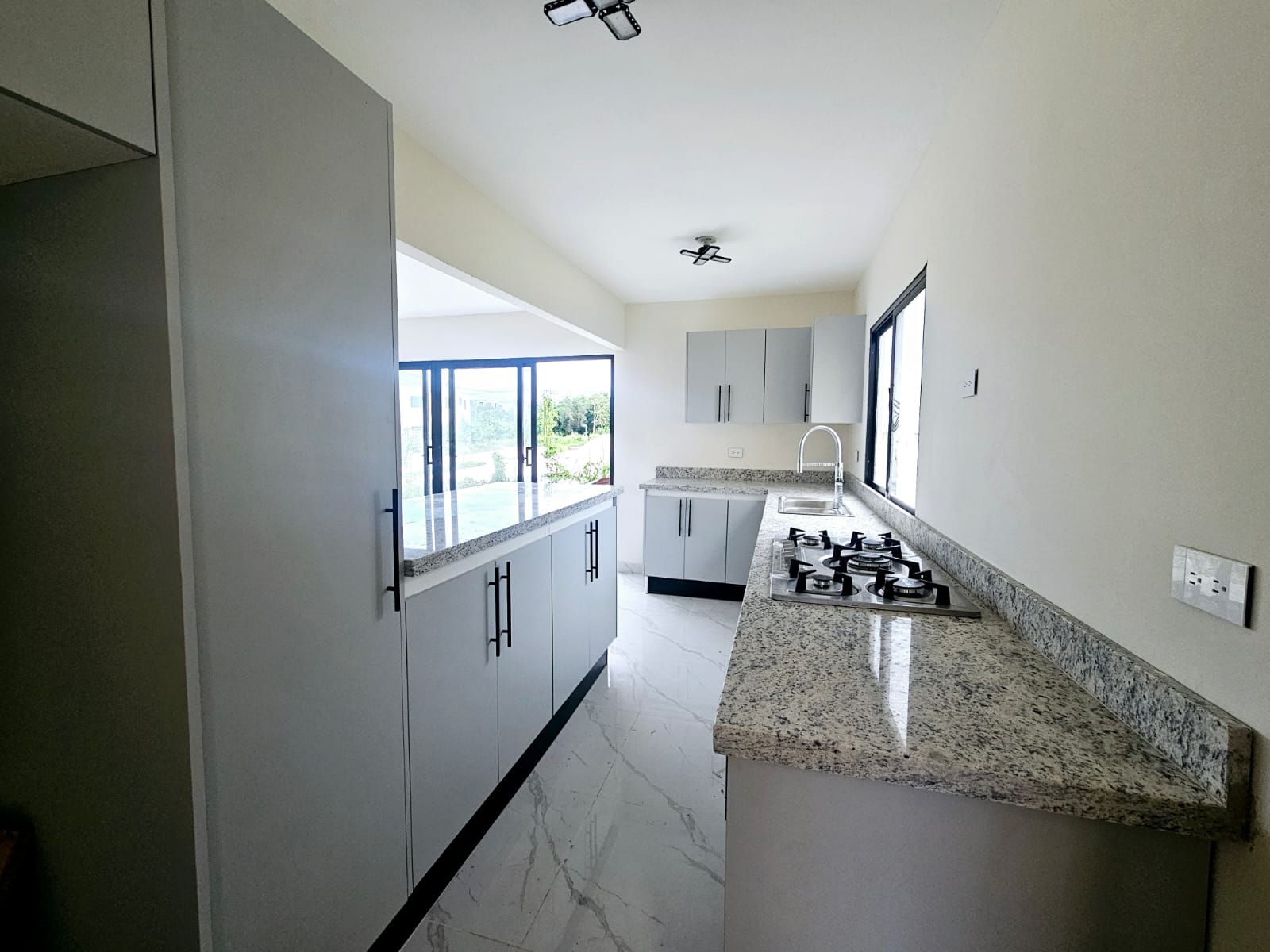 casas - Venta de Amplias Villas en Brisas de Punta Cana 7