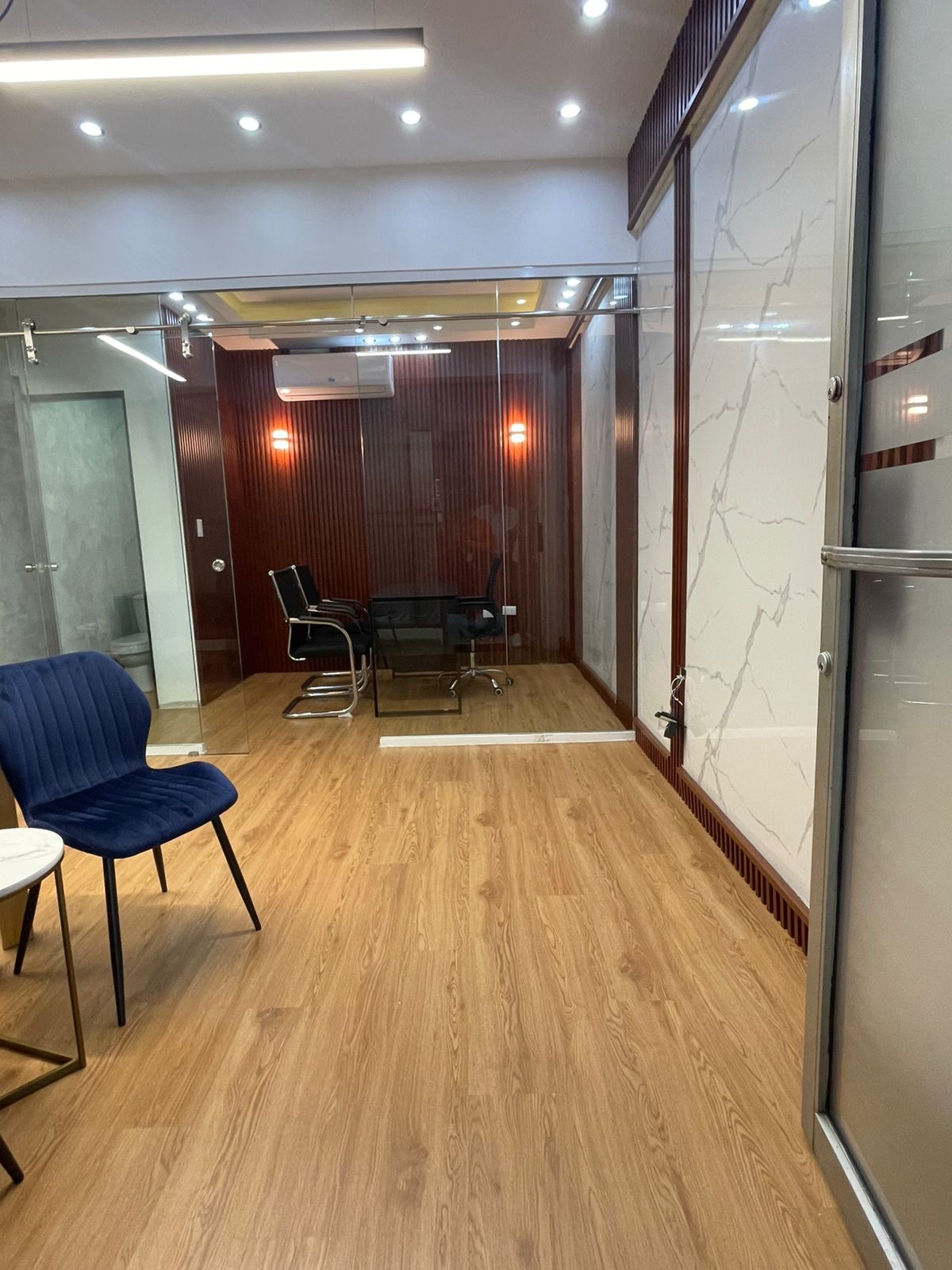 oficinas y locales comerciales - Alquiler local primer nivel amoblado 1