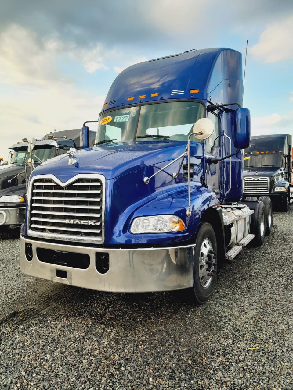 camiones y vehiculos pesados - MACK PINNACLE AÑO 2017