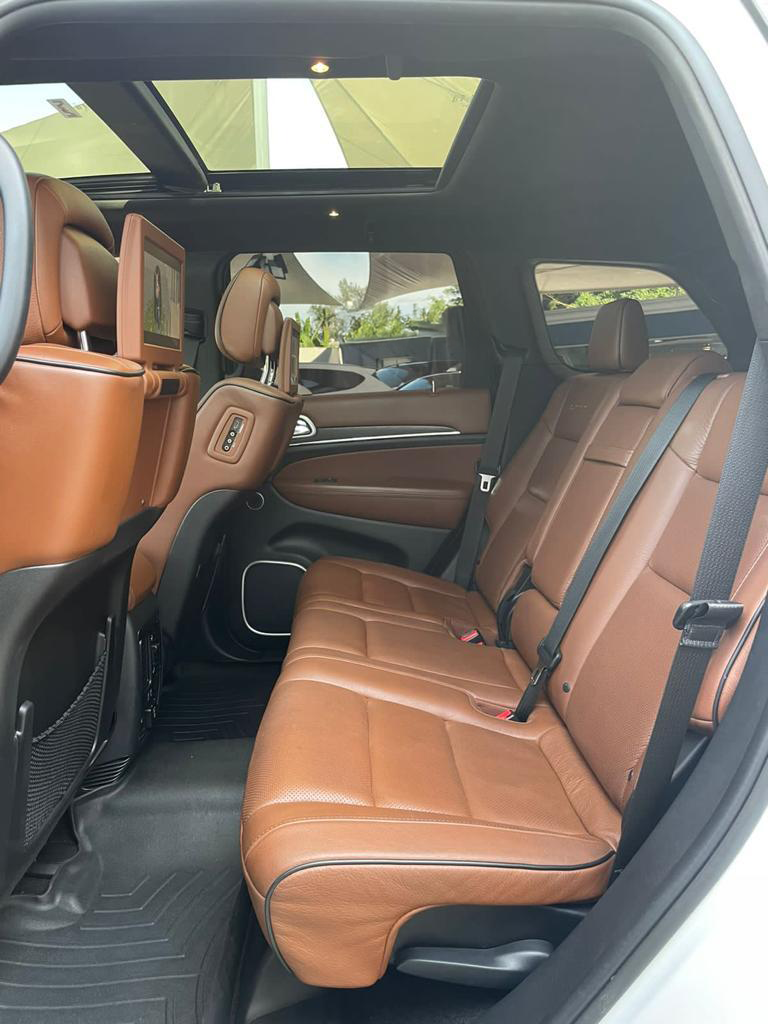 jeepetas y camionetas - Jeep Grand Cherokee Summit 2018 - 4x4 – Como Nueva!!  8