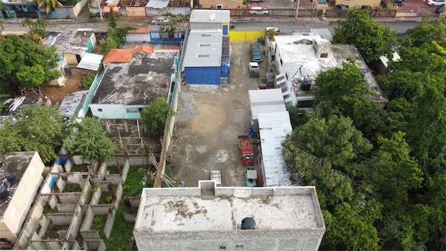 oficinas y locales comerciales - Se vende local comercial en Alma Rosa 2da con 832mts Santo Domingo este 4