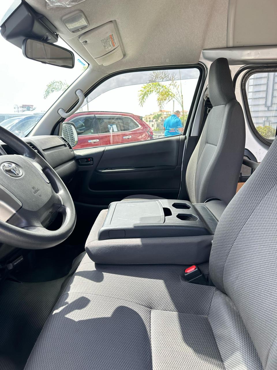 otros vehiculos - TOYOTA HIACE 2018✅ Precio 1,650,000  Recibimos tu  3
