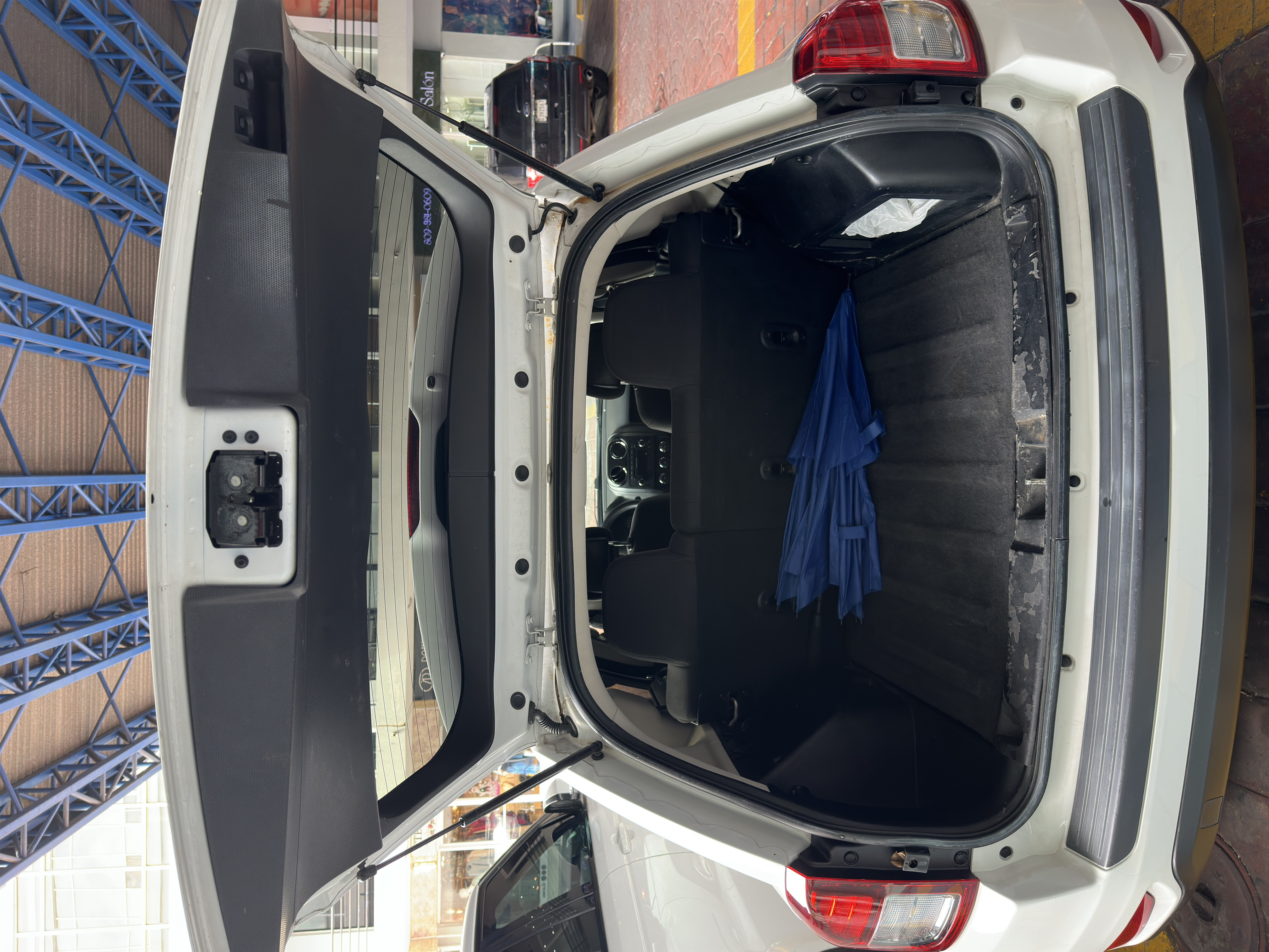 jeepetas y camionetas - Jeep Compass en excelente estado – Automática, con papeles al día.  4