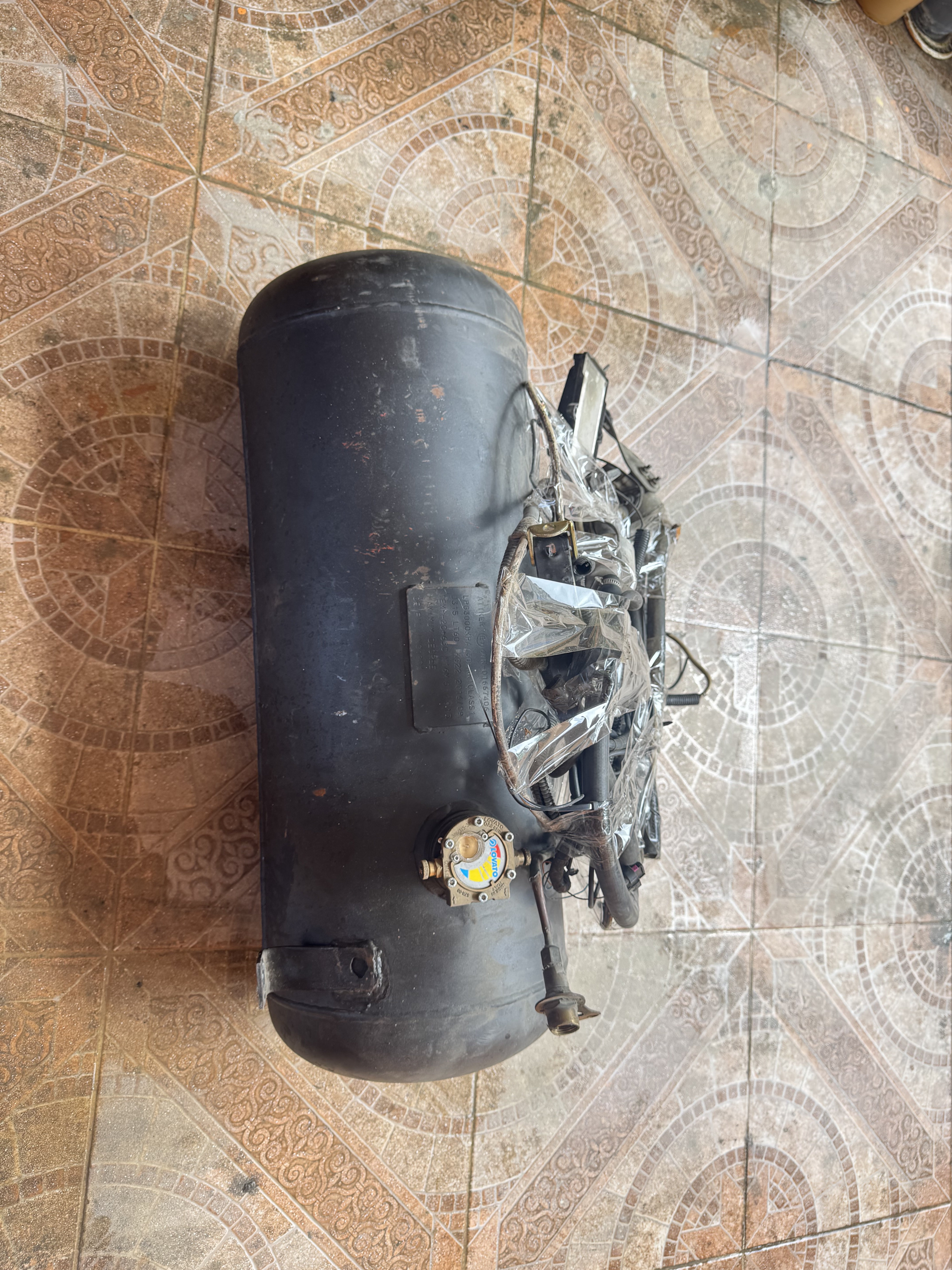 accesorios para vehiculos - Equipo de Gas por inyectores de 4, tanque de 13 galones, completo 3