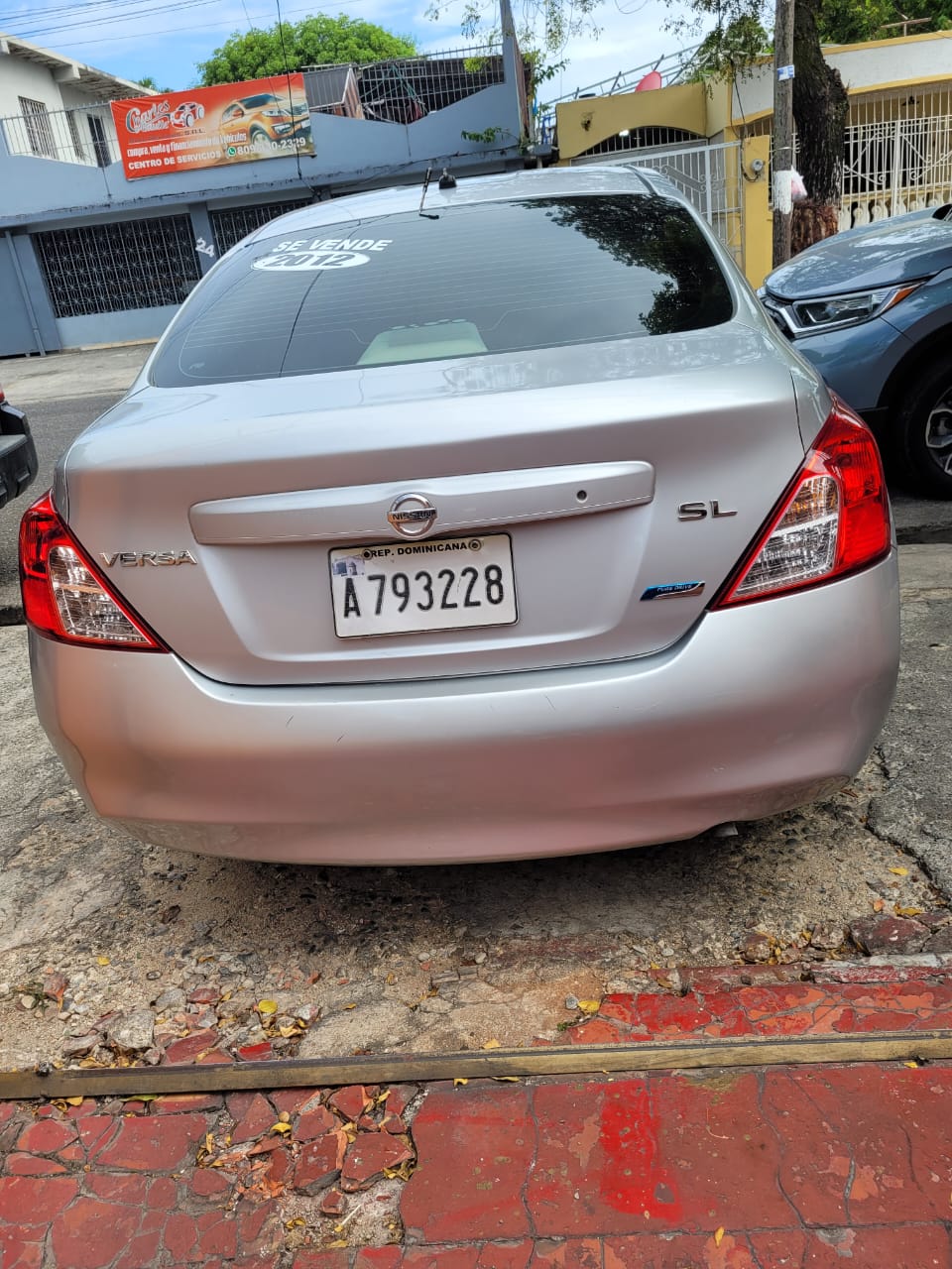 carros - automovil Nissan versa en excelentes condiciones  2