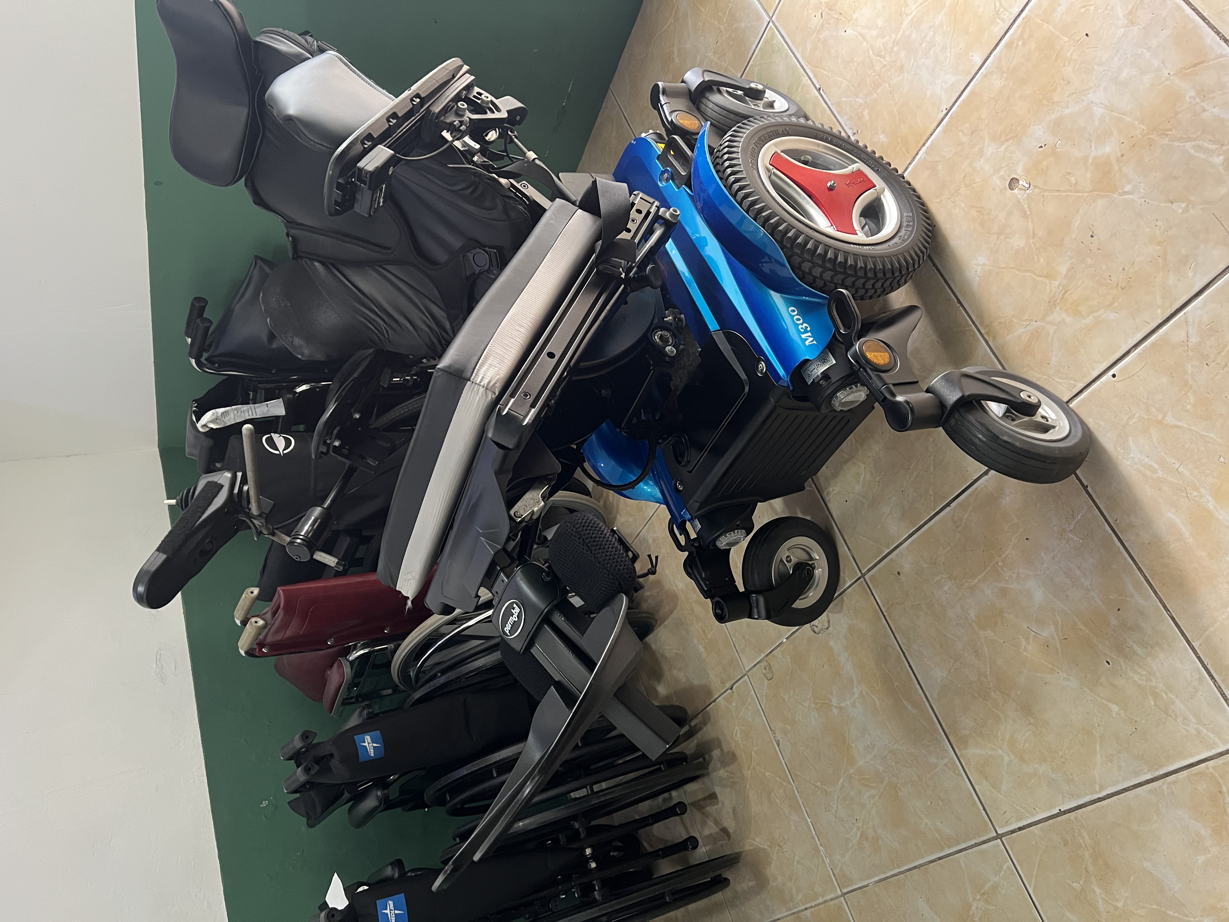 salud y belleza - Silla de rueda electrica reclinable pediatrica 2