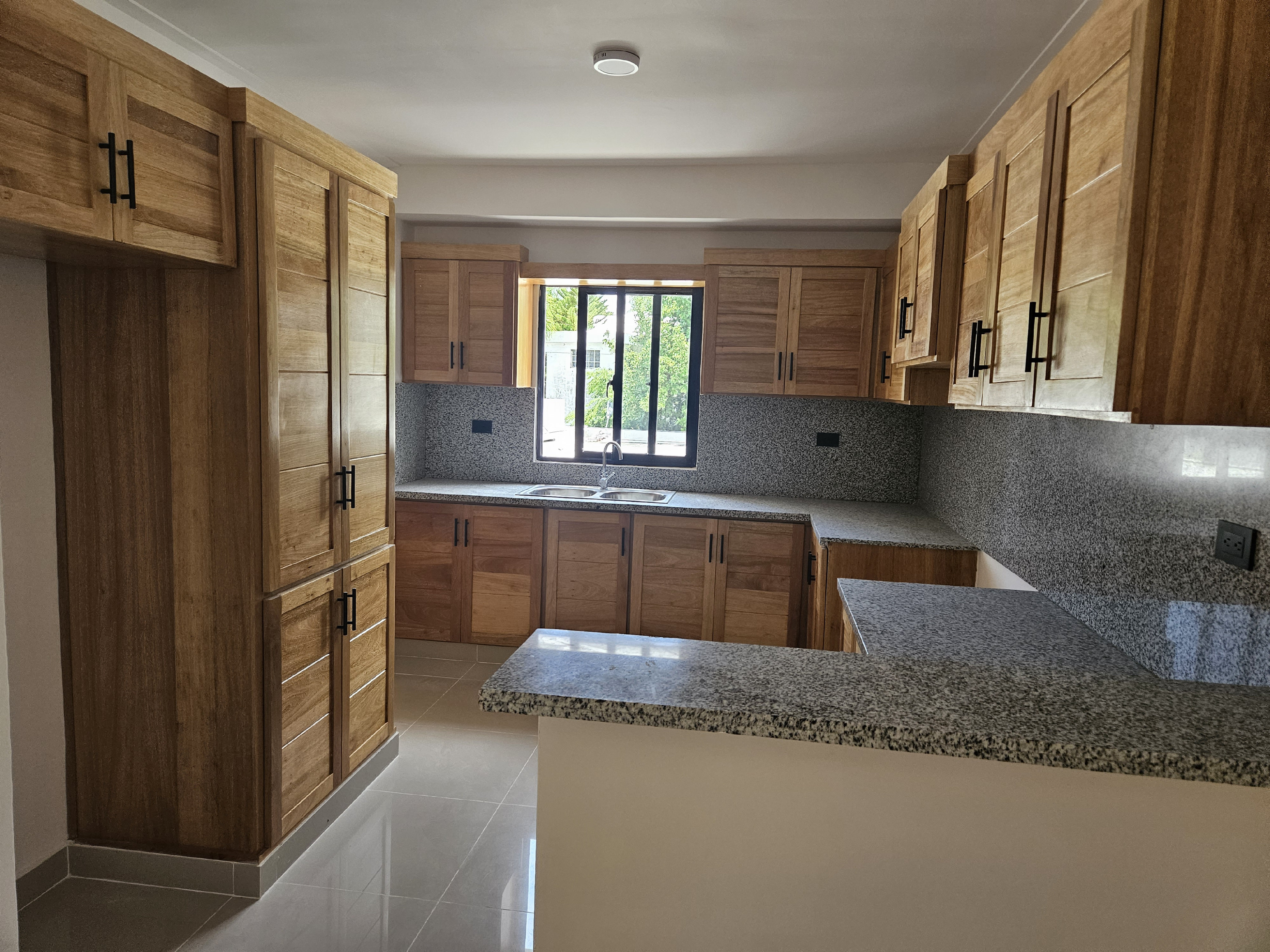 apartamentos - Vendo Segundo piso, con terraza en Los Restauradores  2