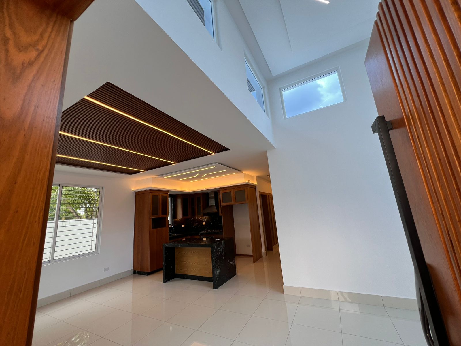 casas - CASA EN VENTA EN PADRE LAS CASAS, SANTIAGO.