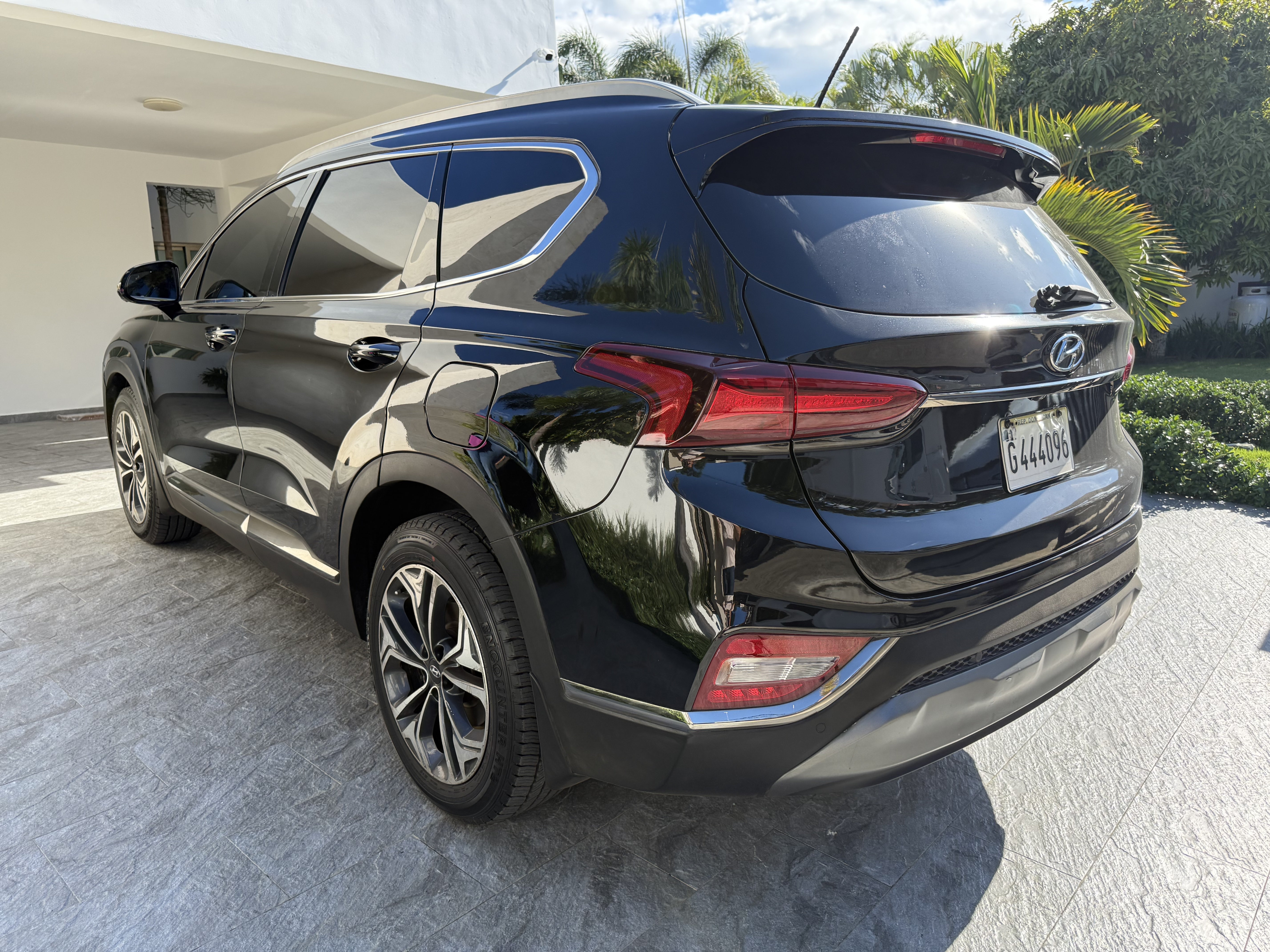 jeepetas y camionetas - Hyundai Santa Fe 2019 la más full 3