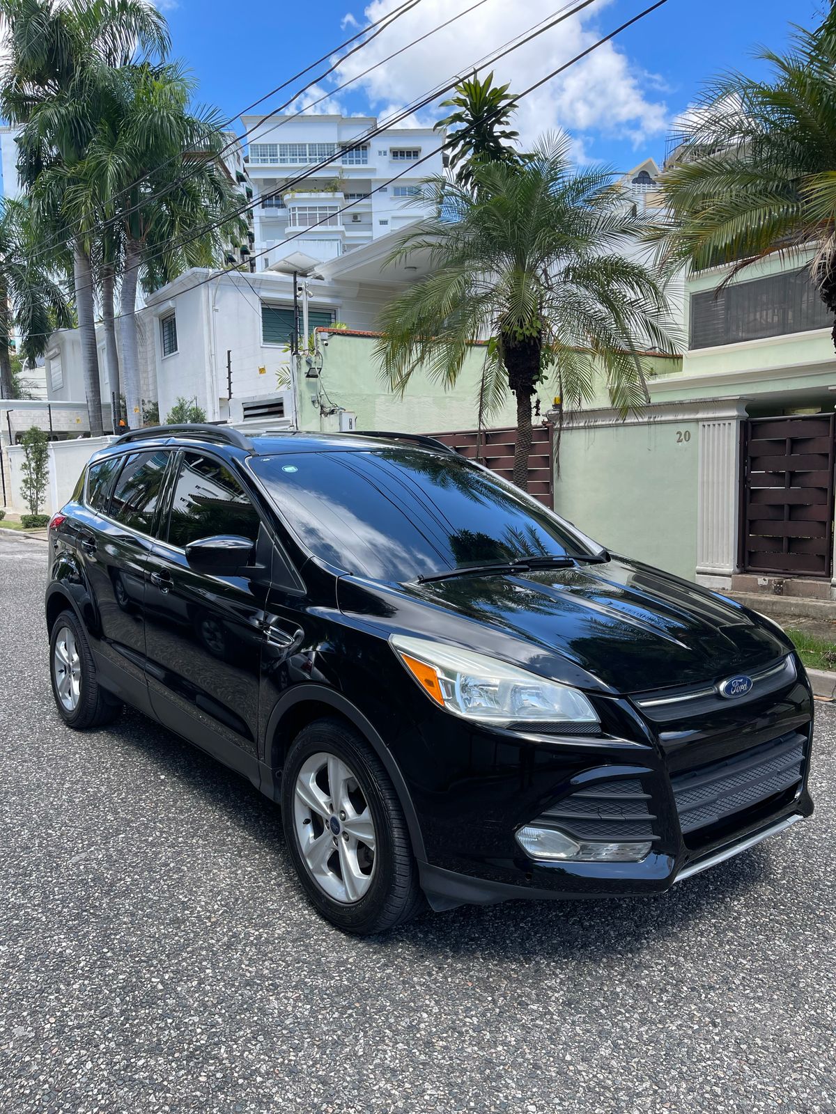 jeepetas y camionetas - Ford Escape 2016 con todos los extras. RD$ 495,000 1