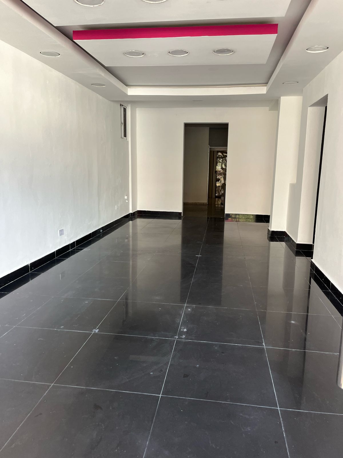 oficinas y locales comerciales - Amplio Local comercial 240m2 ideal para negocio