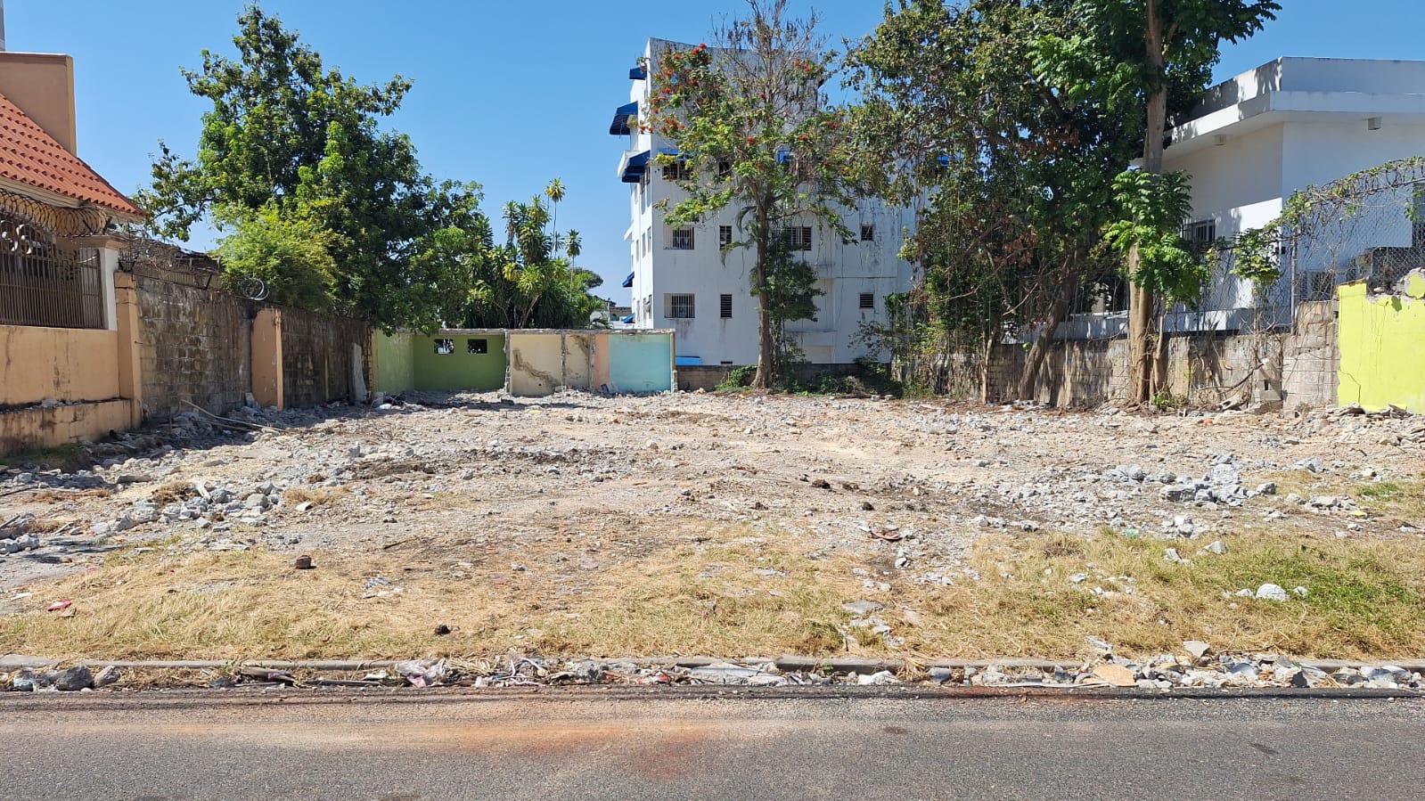 solares y terrenos - Solar Cerca del Club de Arroyo Hondo Viejo  2