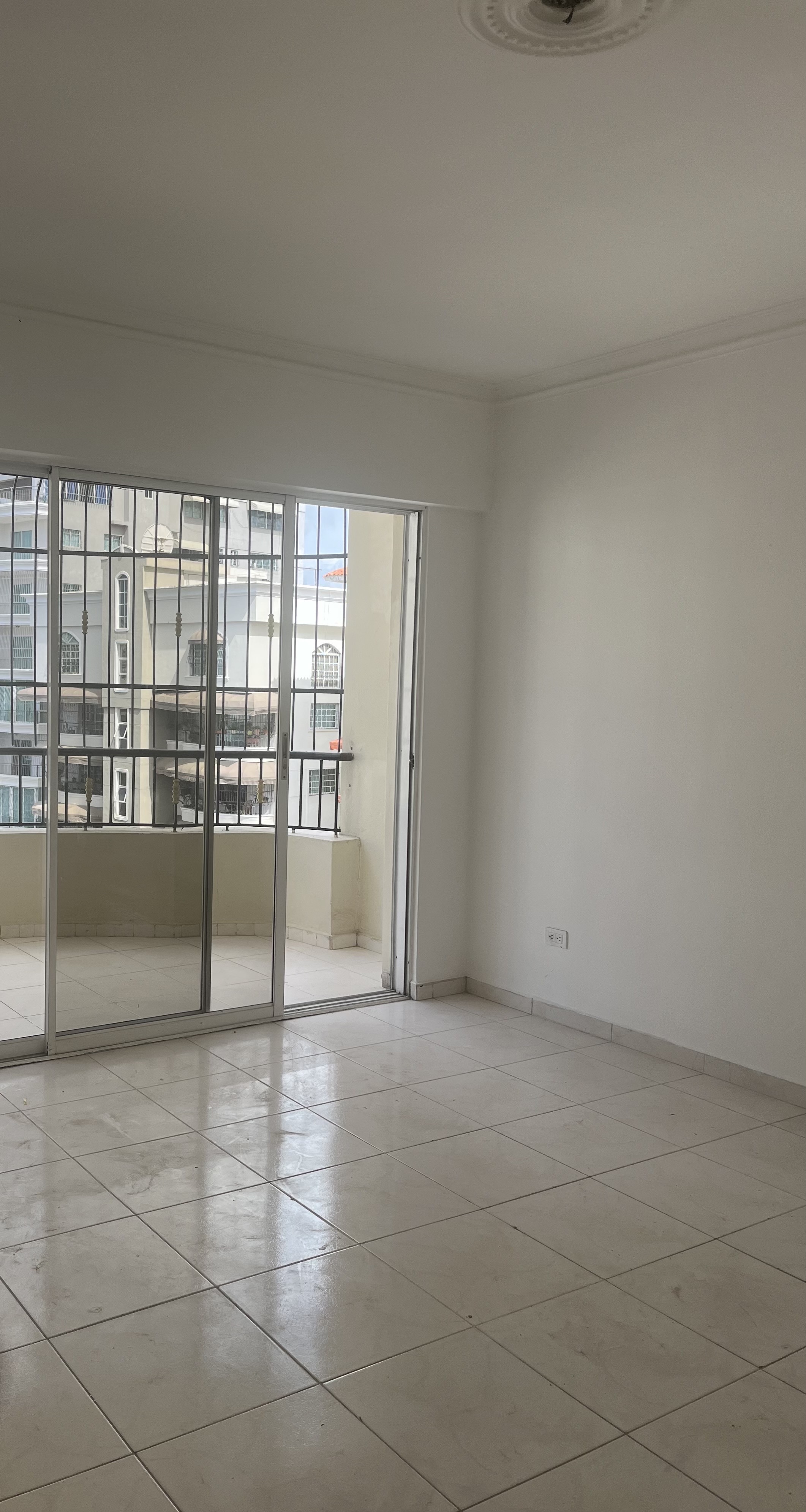 apartamentos - Evaristo morales cerca churchill  1