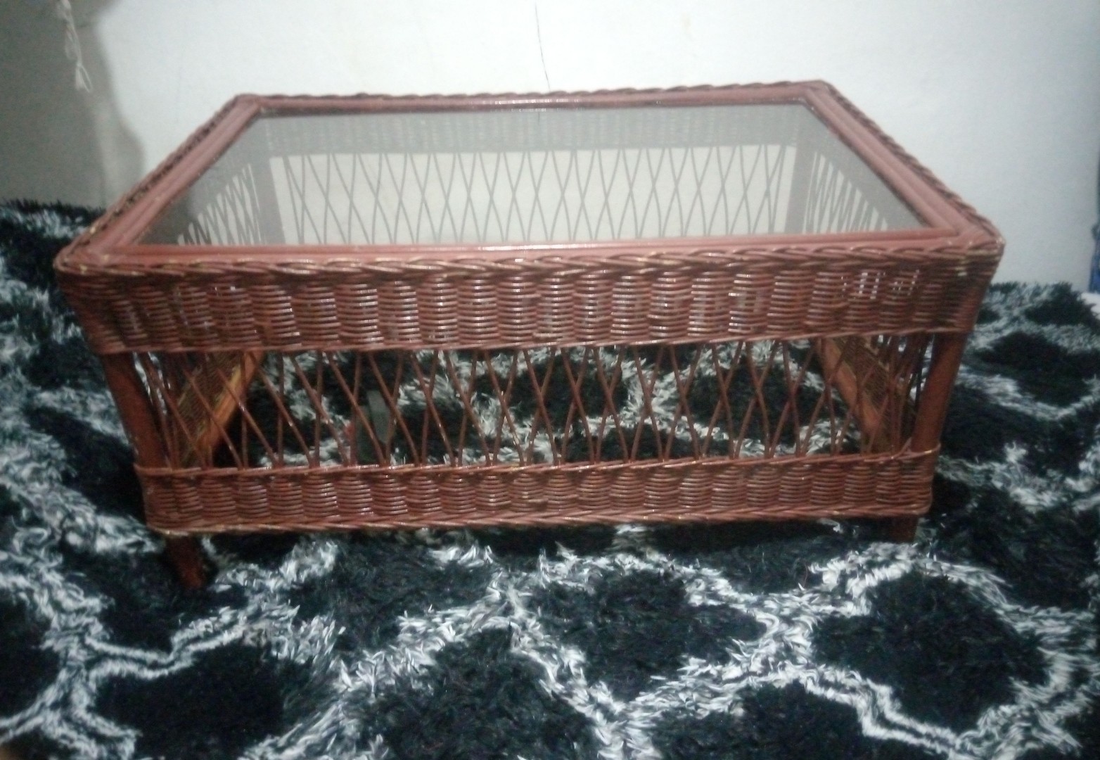 muebles y colchones - Mesa de mimbre
