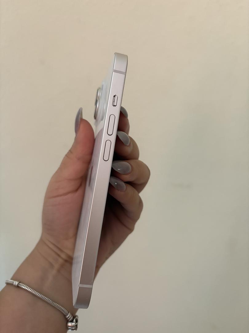 celulares y tabletas - Se vende iPhone 14 normal Factory, batería 85% 3