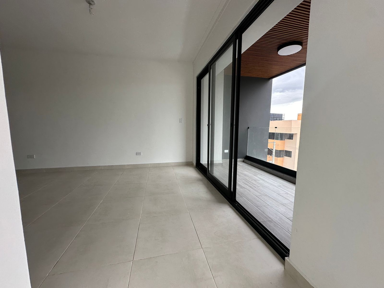apartamentos - Alquiló nuevo Renacimiento piso 4 lí US$1,500 cons 8