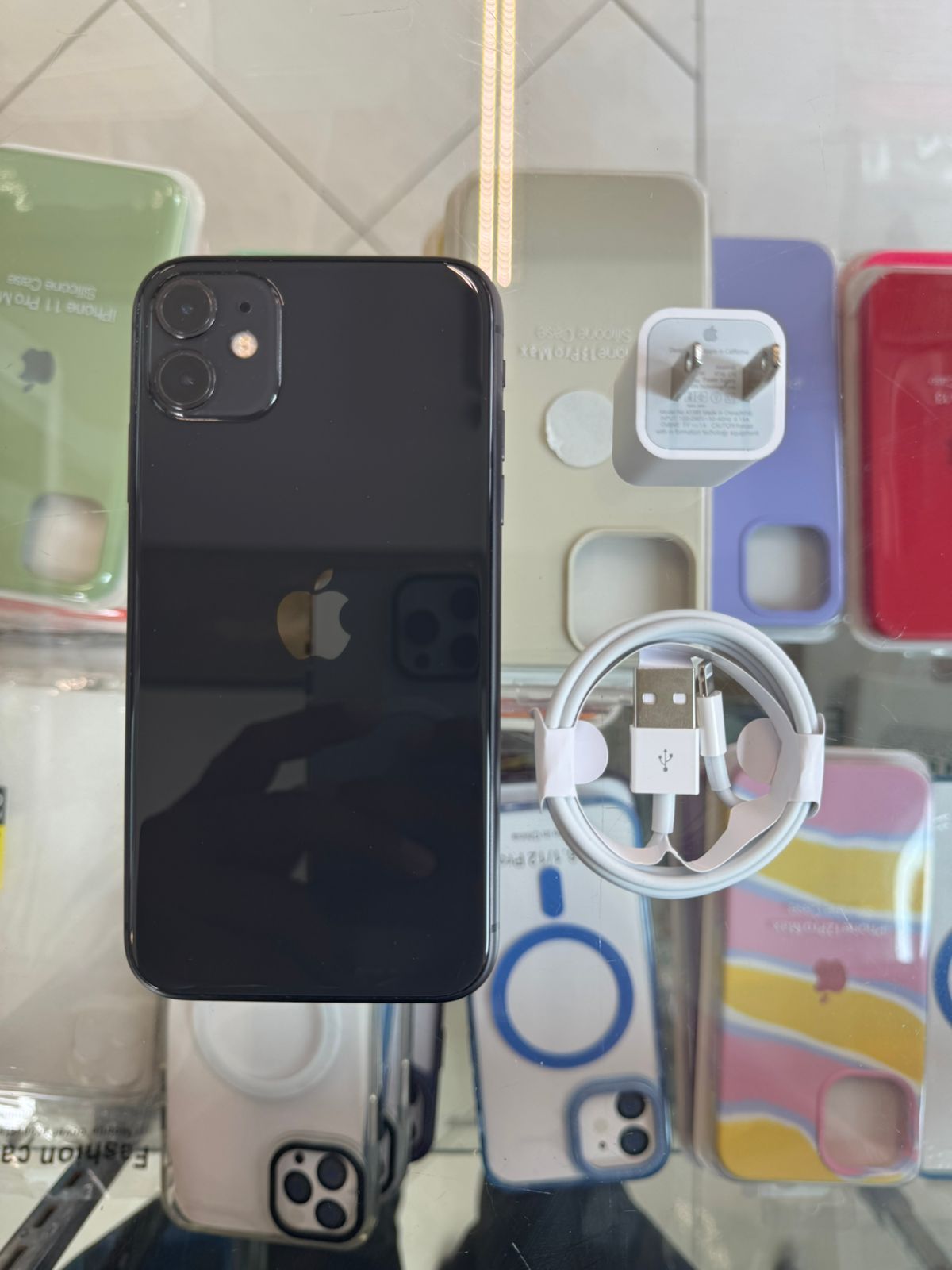 celulares y tabletas - iphone 11 negro 64 GB Desbloqueado. 0