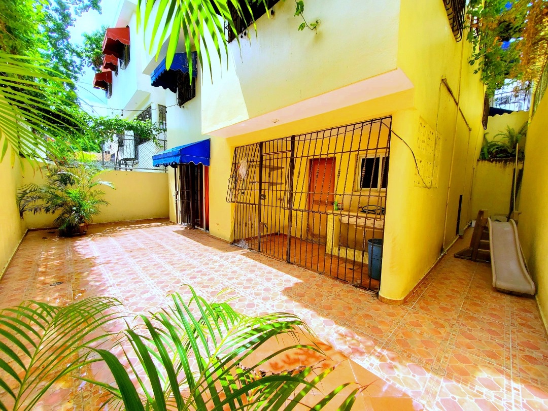 casas - Venta de casa en el mirador este de 450mts Santo Domingo  1