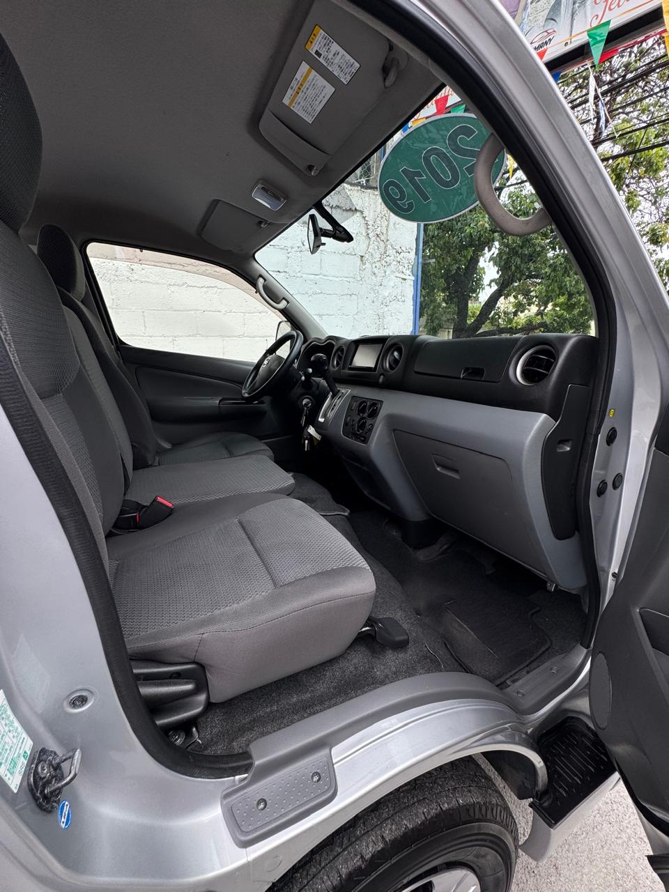 carros - NISSAN CARAVAN NV350 6