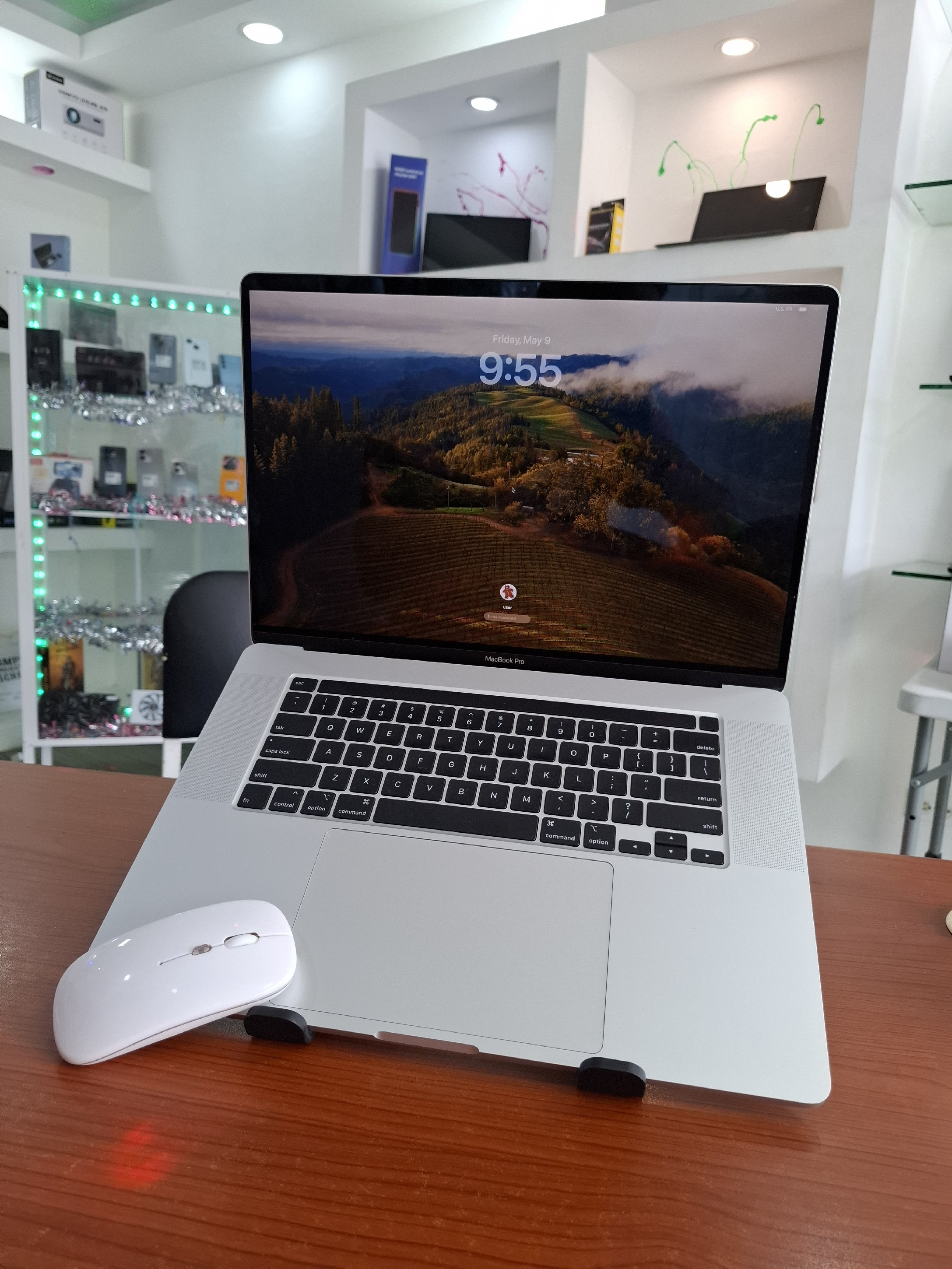 computadoras y laptops - Macbook Pro 2019 i9 64GB de ram y 1tb ssd 16 pulgadas


Somos Tienda física  2