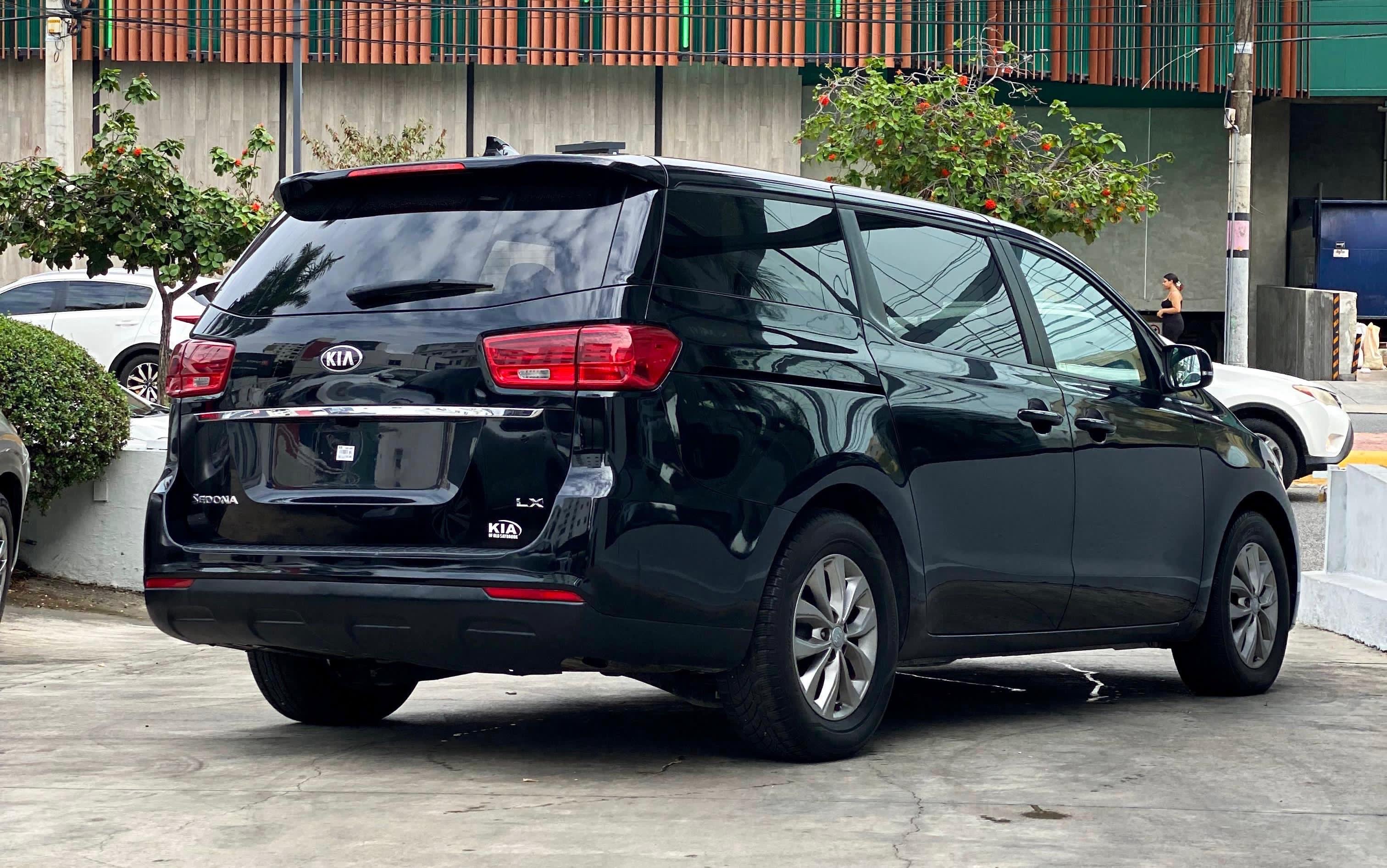 jeepetas y camionetas - Kia Sedona LX 2021 NO IMPORTA EL CRÉDITO  1