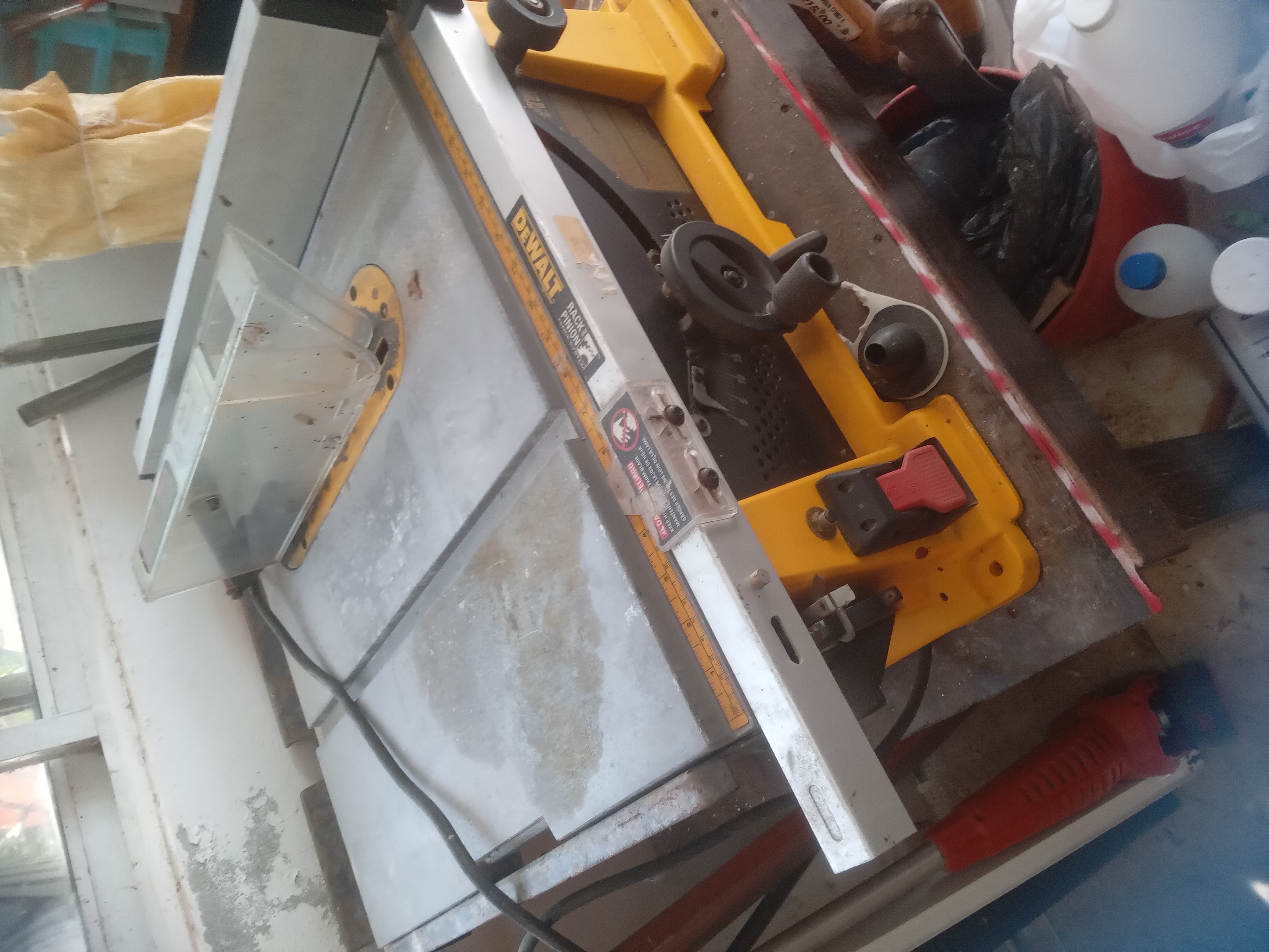 equipos profesionales - Vendo sierra de banco Dewalt 2