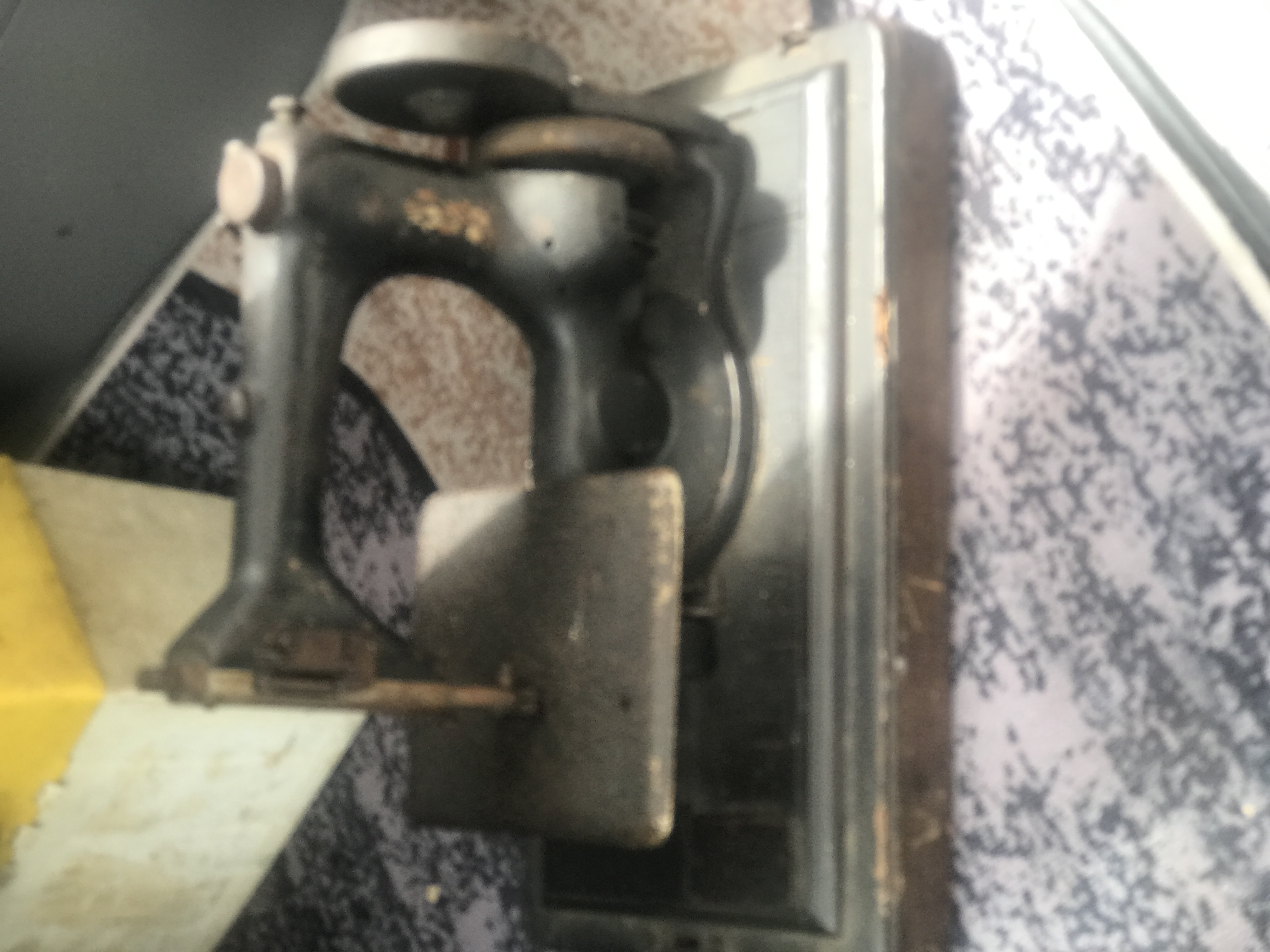 arte y antigüedades - Máquina de coser antigua  0