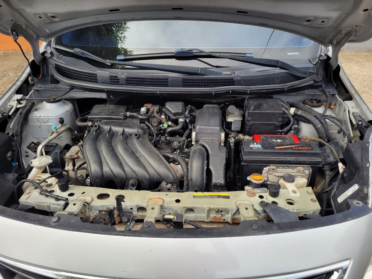 carros - automovil Nissan versa en excelentes condiciones  3