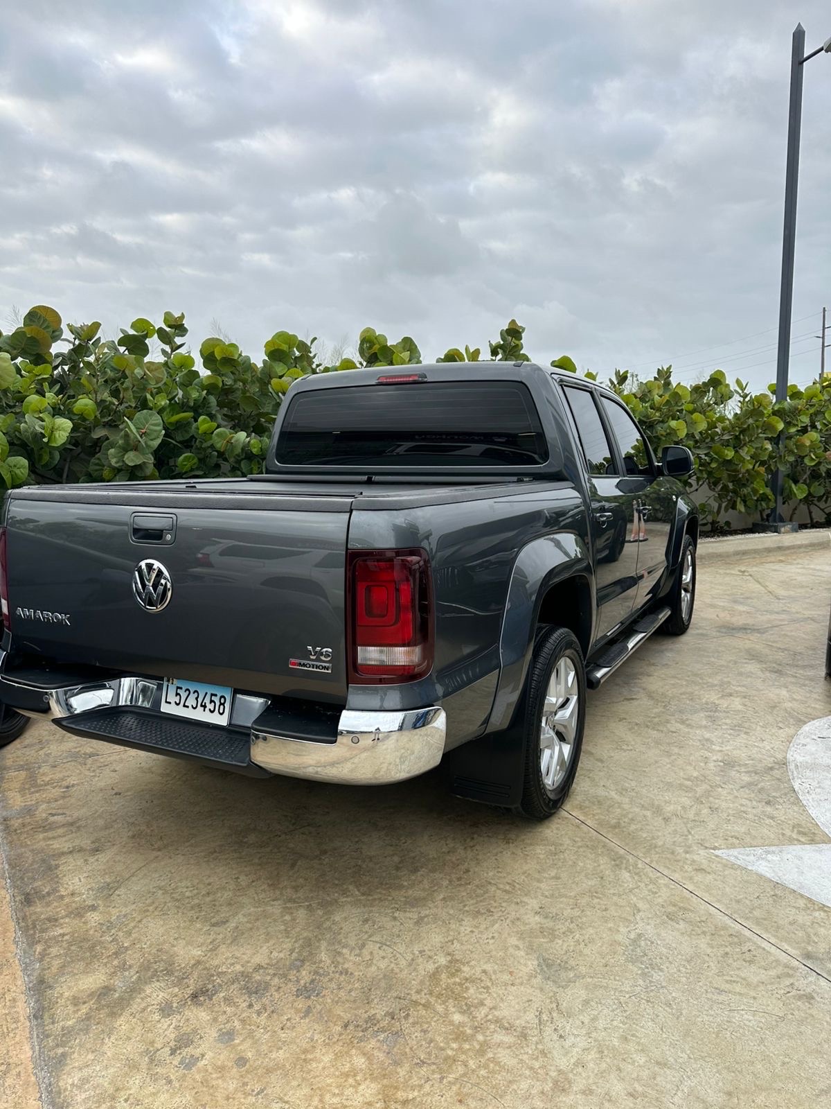 jeepetas y camionetas - Dueño unico vende  1