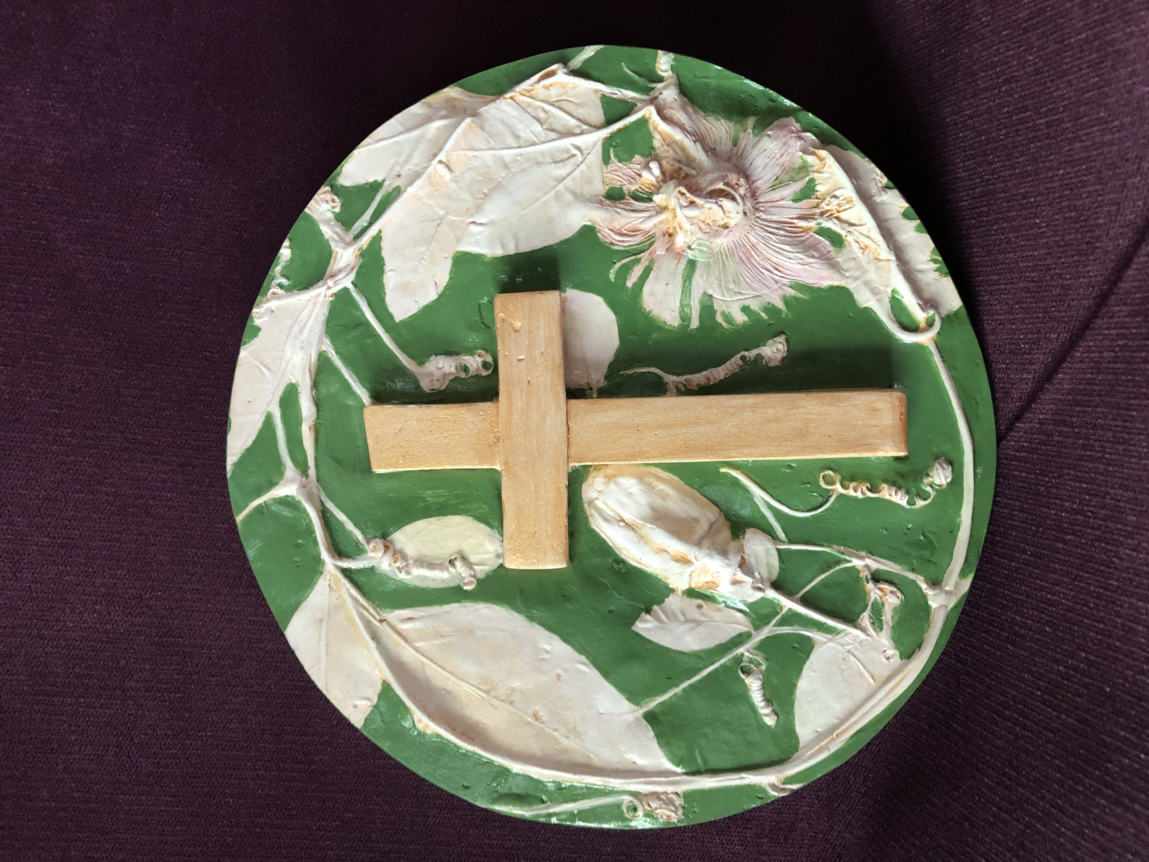 arte y antigüedades - Arte con Cruz en Bajo Relieve Hecho en Yeso