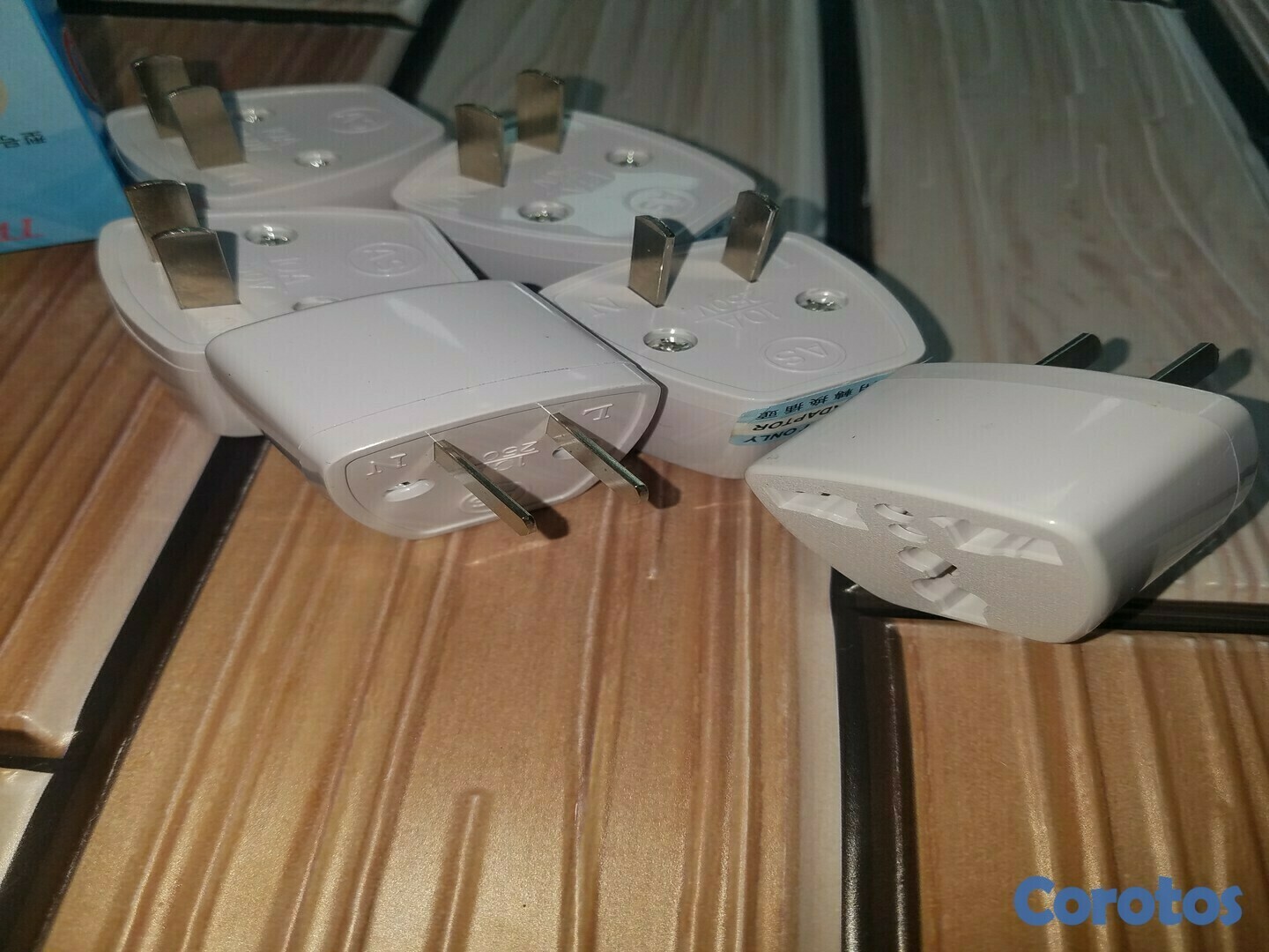 otros electronicos - Adaptador de enchufe corriente europeo a americano 2