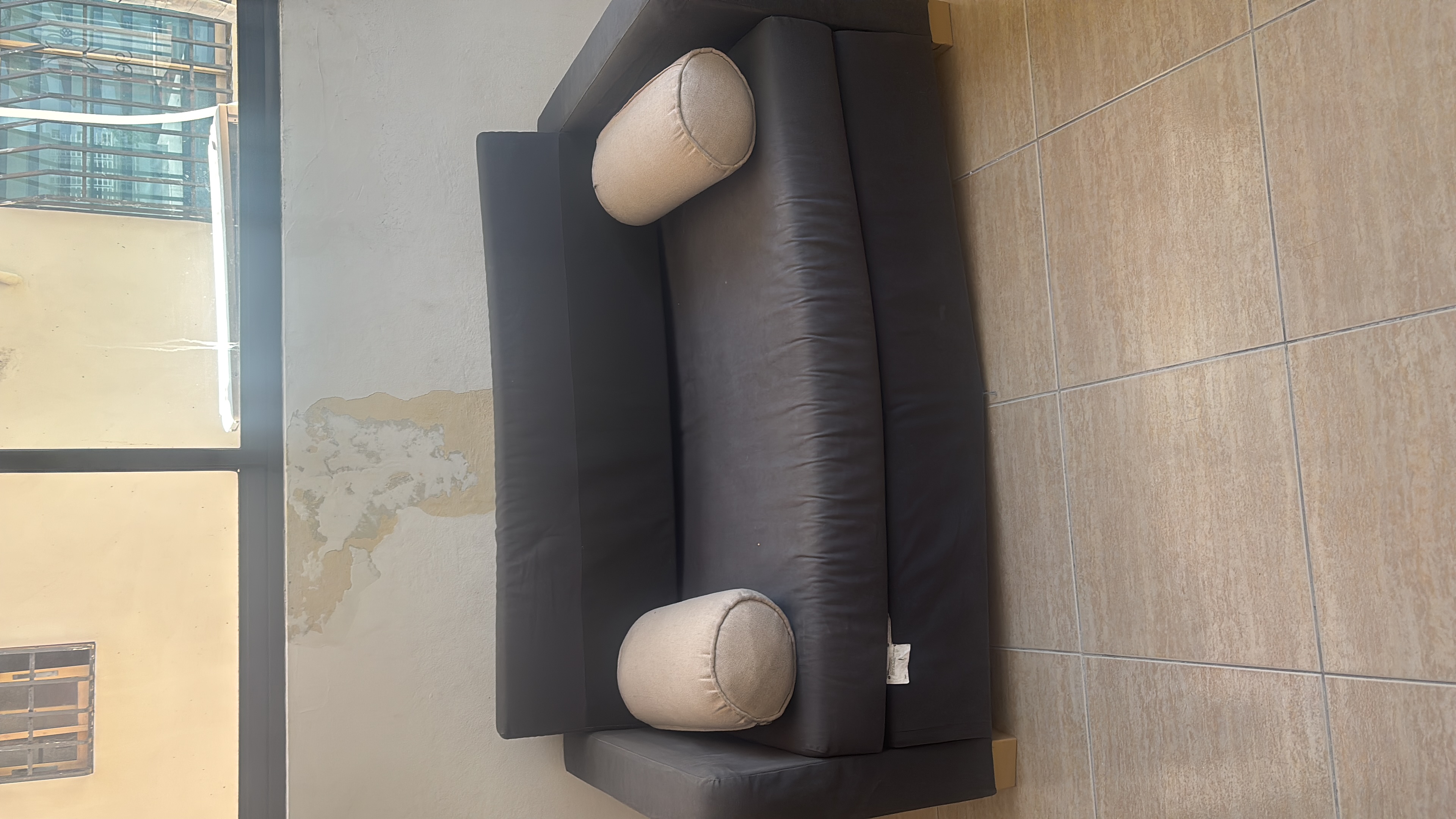 muebles y colchones - Cama de IKEA y mueble gris  1